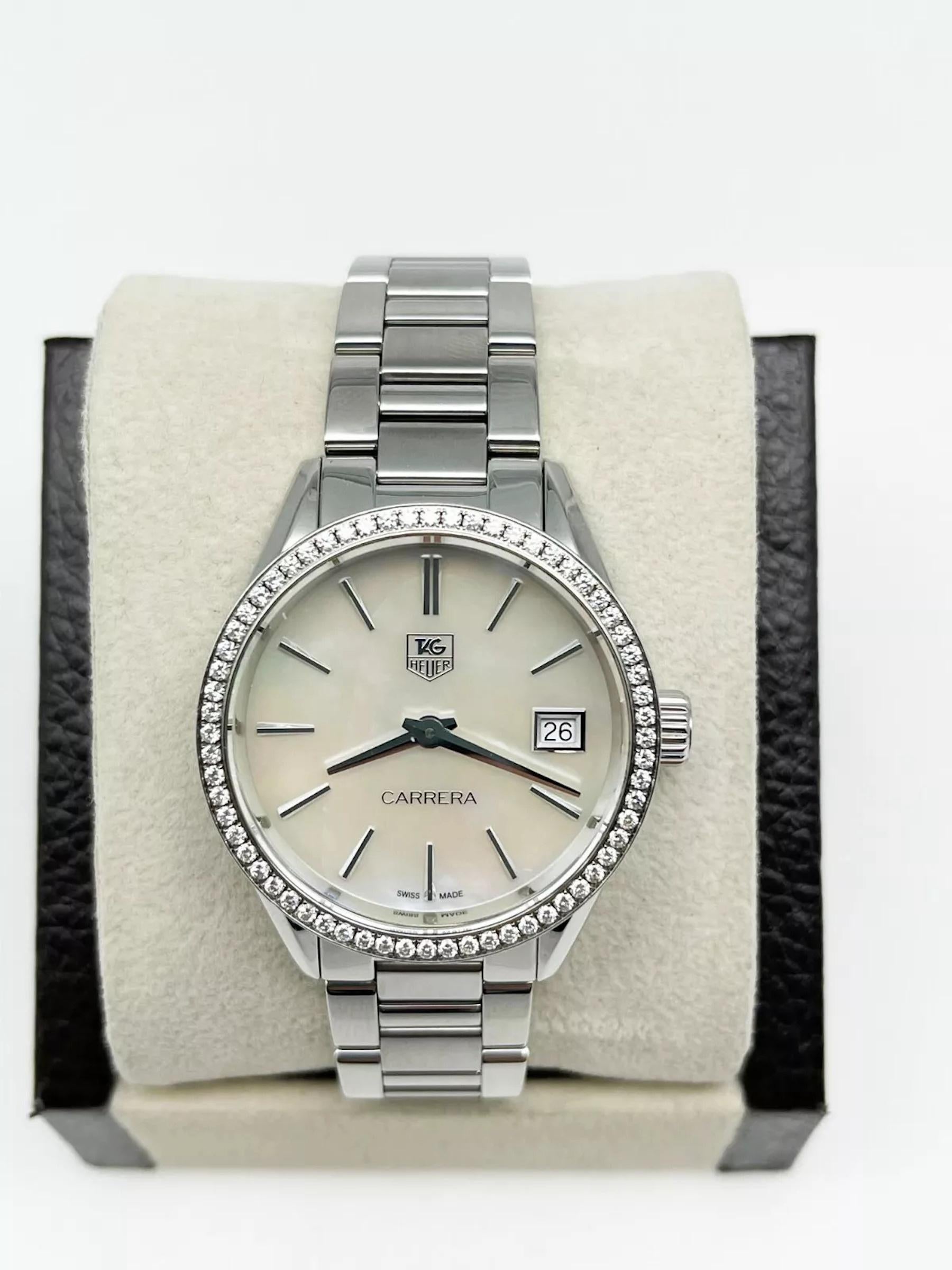 Stil-Nummer: WAR1315.BA0778
Seriennummer: WEH3**
Jahr: 2015
Modell: TAG Heuer Carrera
MATERIAL des Gehäuses: Rostfreier Stahl
Band: Rostfreier Stahl
Lünette: Fabrik Diamant Lünette
Zifferblatt: Perlmutt
Gesicht: Saphirglas
Gehäusegröße: