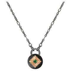 Tag-Halskette, geschwärztes Silber und Gelbgold, Tsavorit