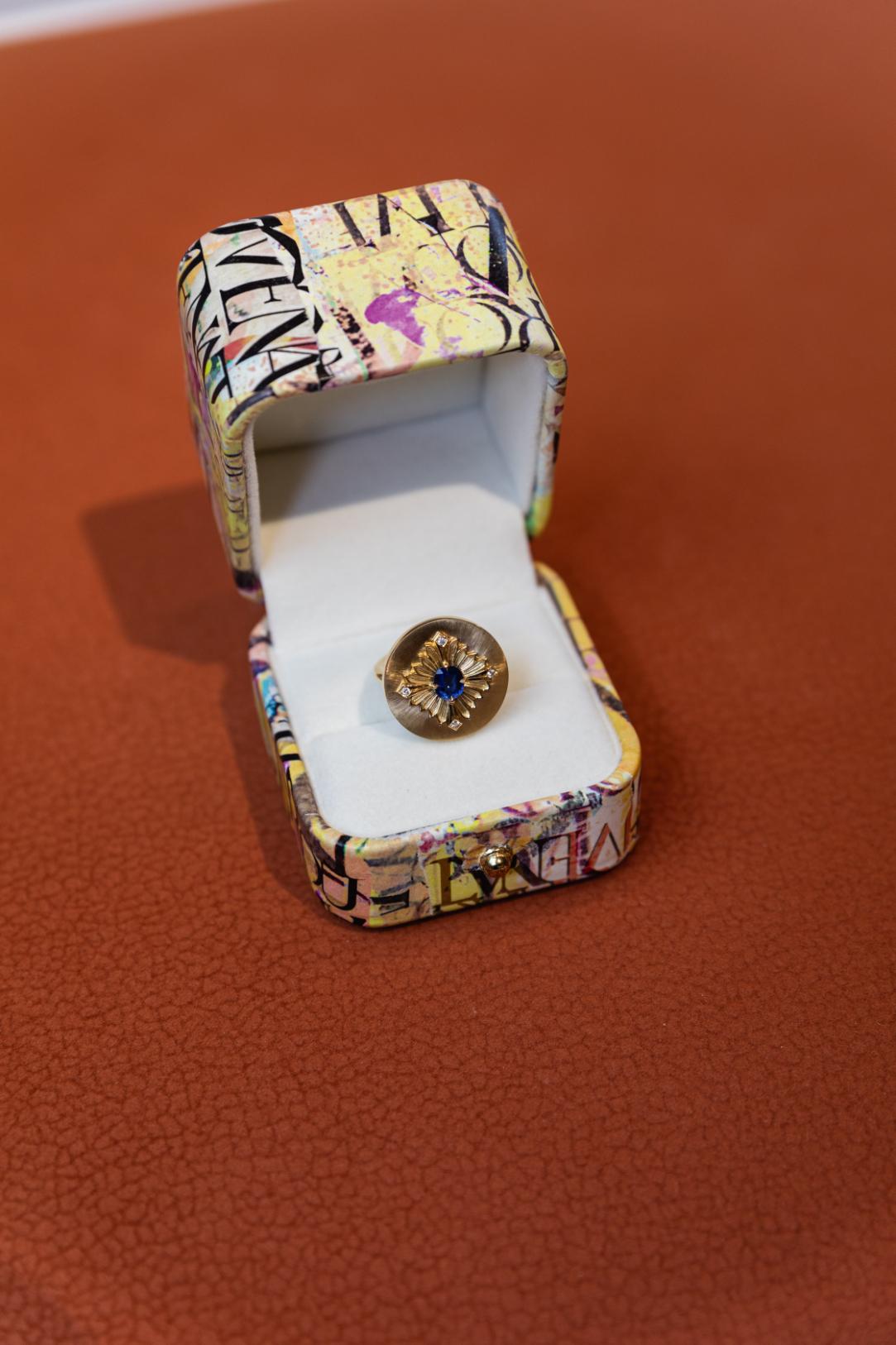 En vente :  Bague étiquette, or jaune, saphir 6