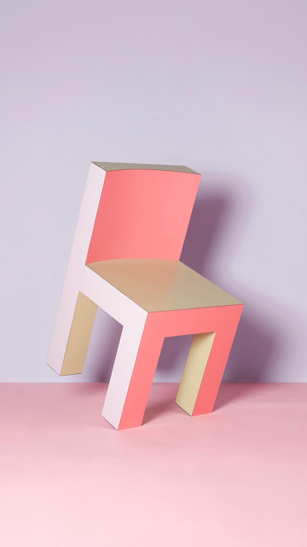 La chaise Tagadà est l'aboutissement de l'ADN du Studio : une matrice de rigueur et de jeu, de minimalisme et d'ironie. Formes, proportions et couleurs se rejoignent dans une pièce de design emblématique.

Tagadà Collectional est une collection