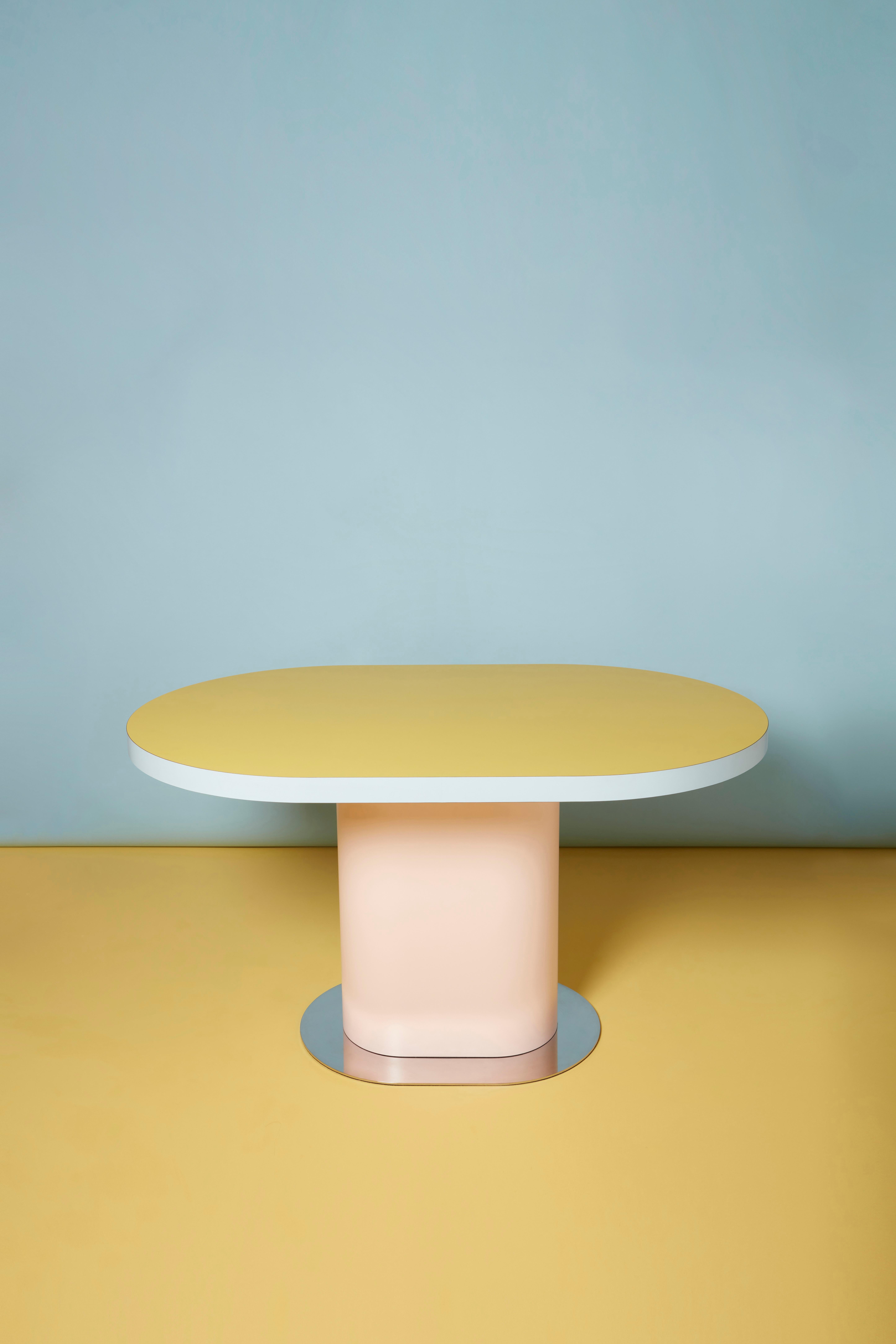 Acier inoxydable Table ovale 'TAGADA' par Stamuli, jaune, rose, bleu clair en vente