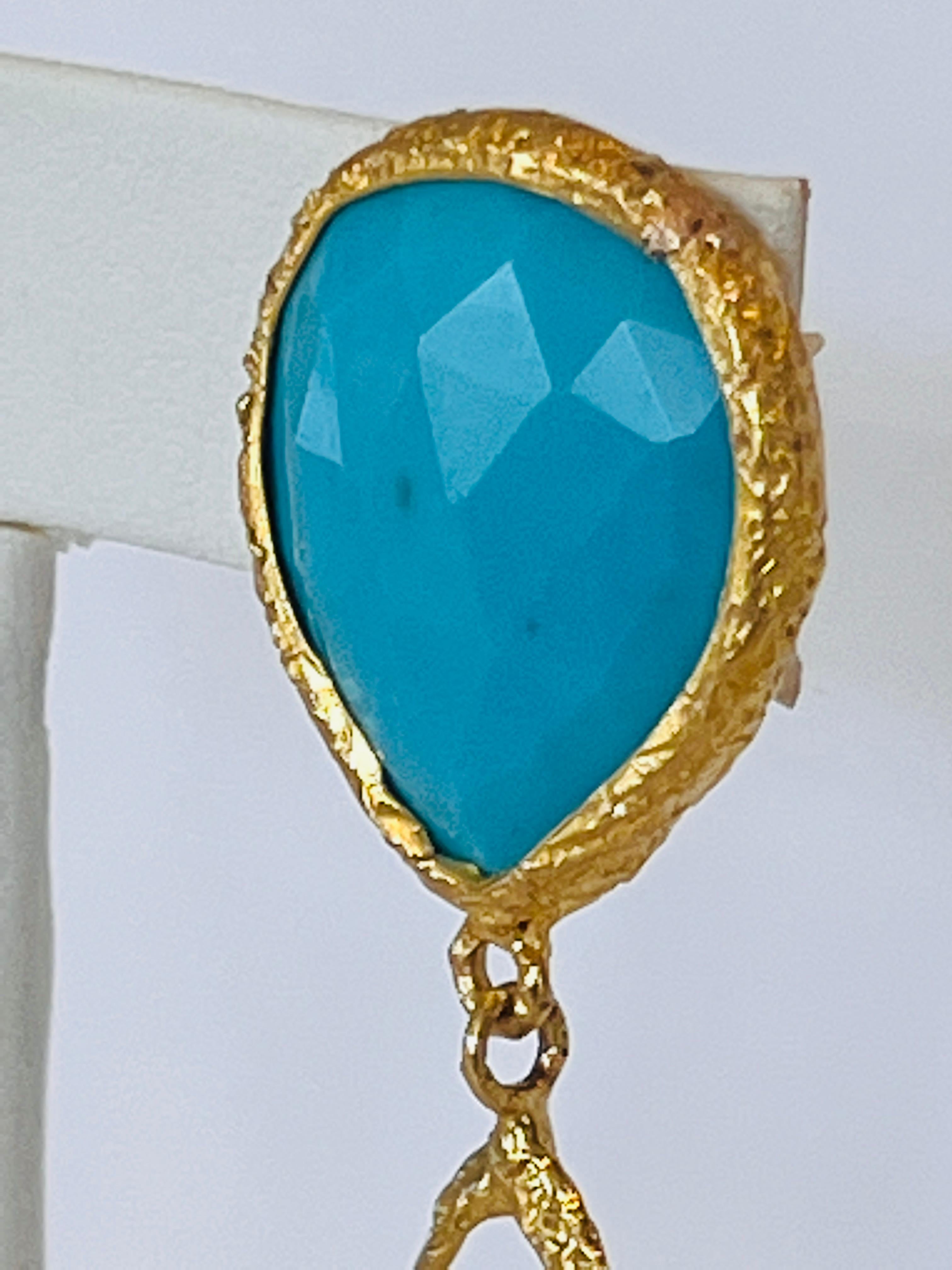 Tagili Signature Teardrop Earrings with Turquoise in 22k Gold In New Condition For Sale In New York, NY