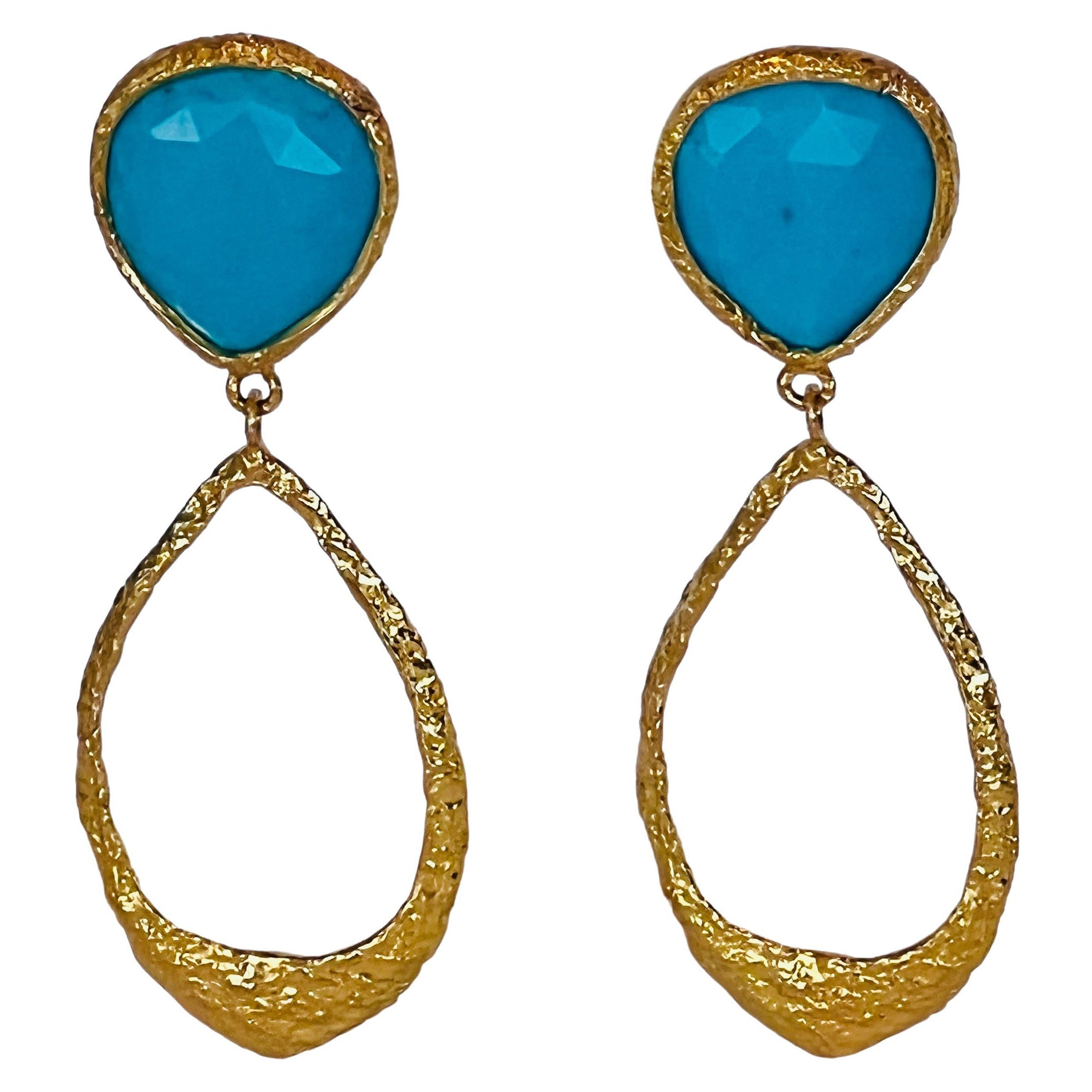 Tagili Signature Teardrop-Ohrringe mit Türkis in 22k Gold