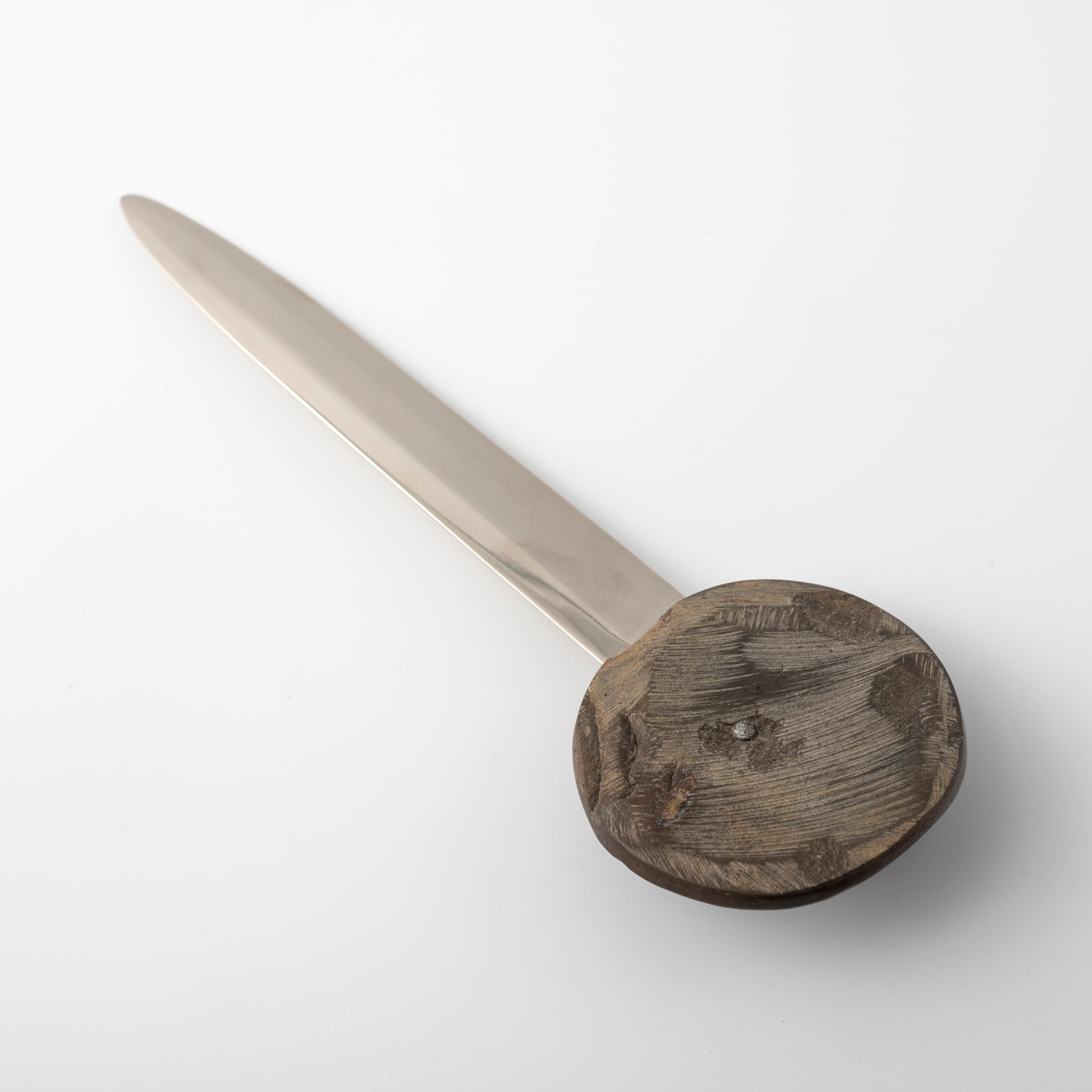 Brieföffner mit echtem Ammoniten - Fossiline Kollektion von Nino Basso (Moderne) im Angebot