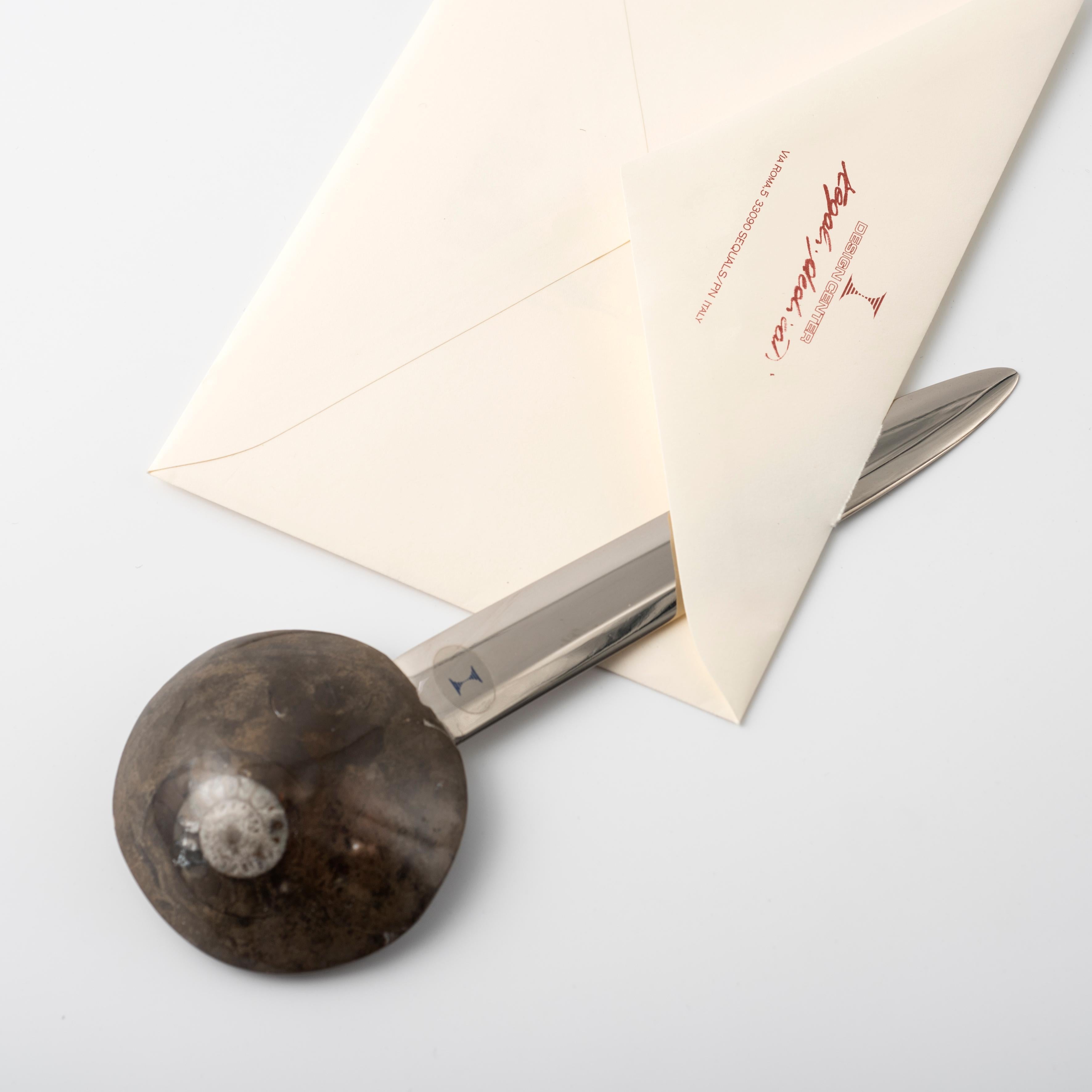 Brieföffner mit echtem Ammoniten - Fossiline Kollektion von Nino Basso (Italian) im Angebot