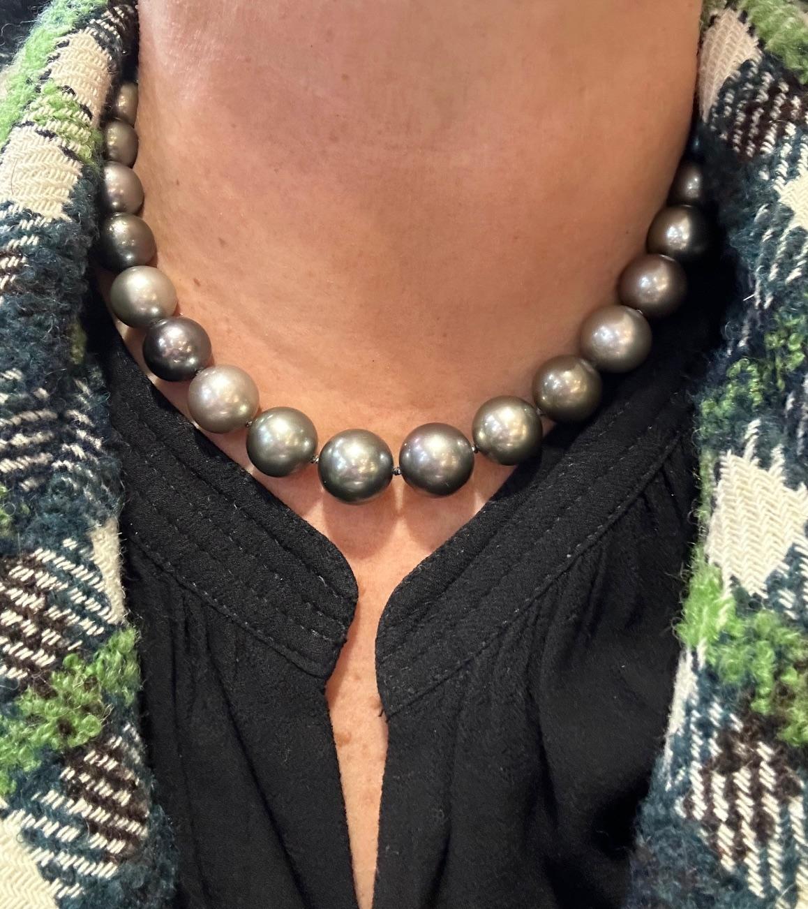 Modern Tahiti 14/12 Beaded Necklace, 31 AAA Pearls For Sale