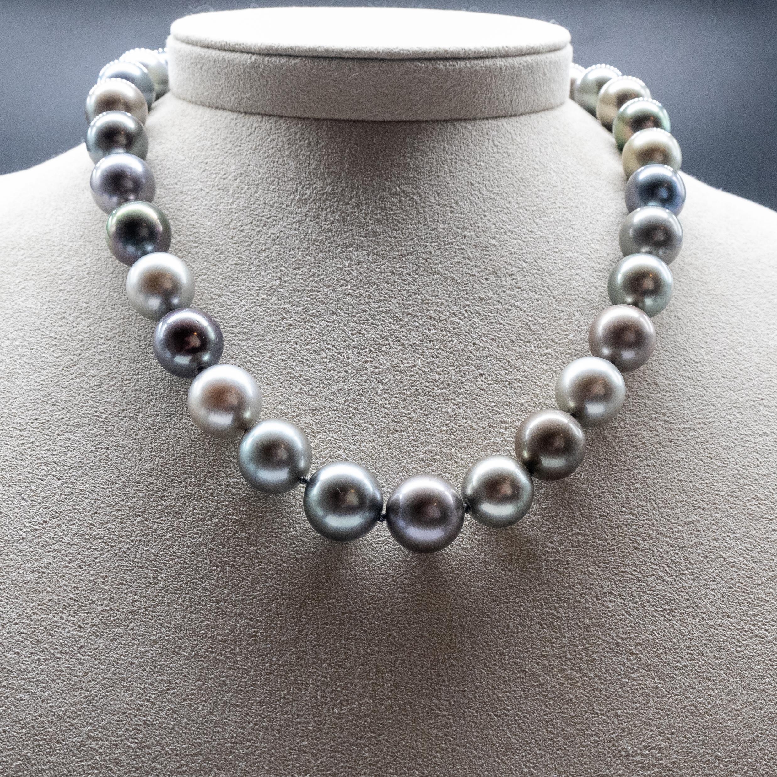 Collier de perles de Tahiti 14/12, 31 perles AAA Excellent état - En vente à Vannes, FR