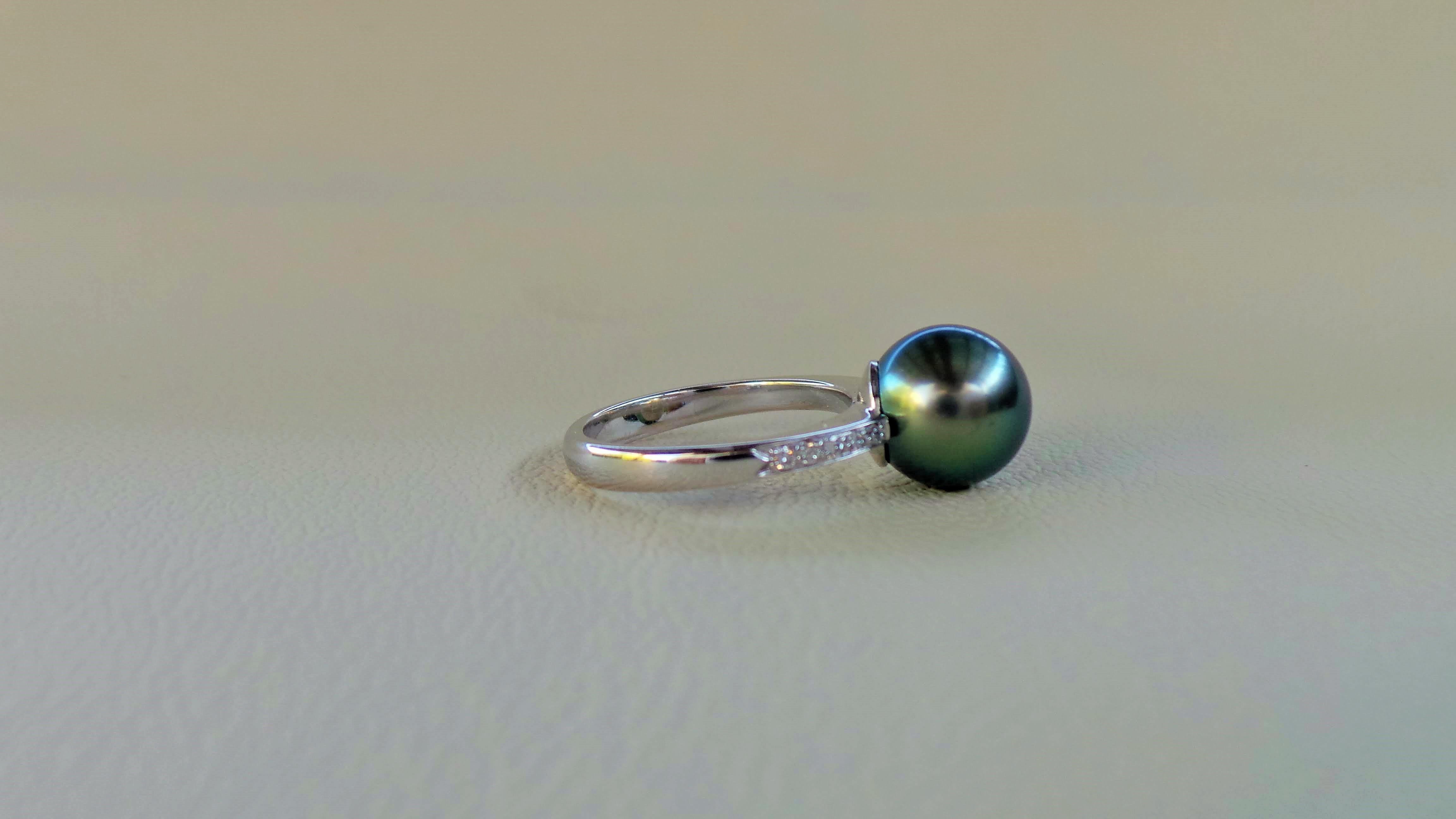 Brilliant Cut Tahiti Black Pearl Diamonds 0.15K White Gold Cocktail Ring For Sale