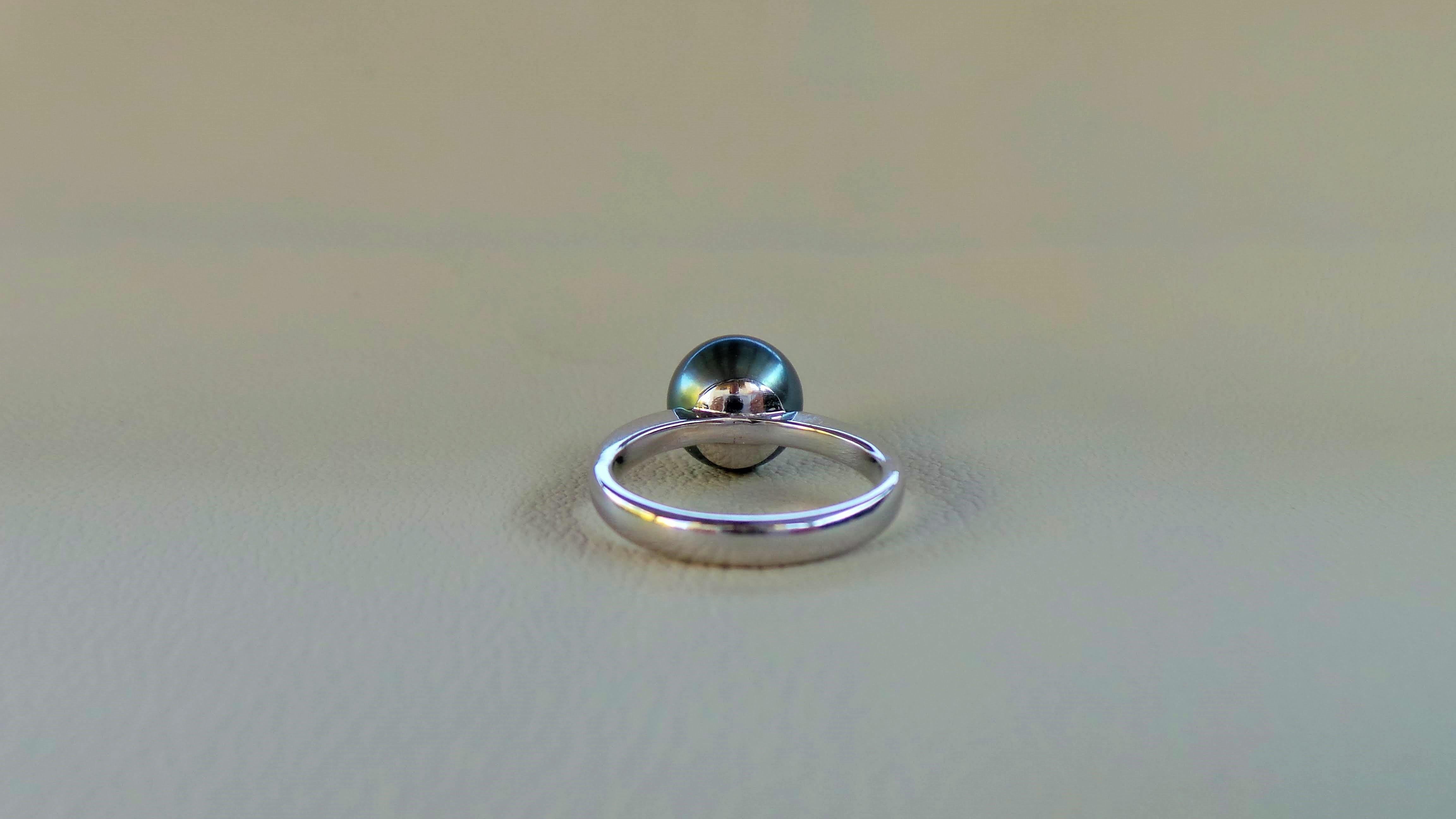 Tahiti Black Pearl Diamonds 0.15K White Gold Cocktail Ring In New Condition For Sale In Firenze, FI