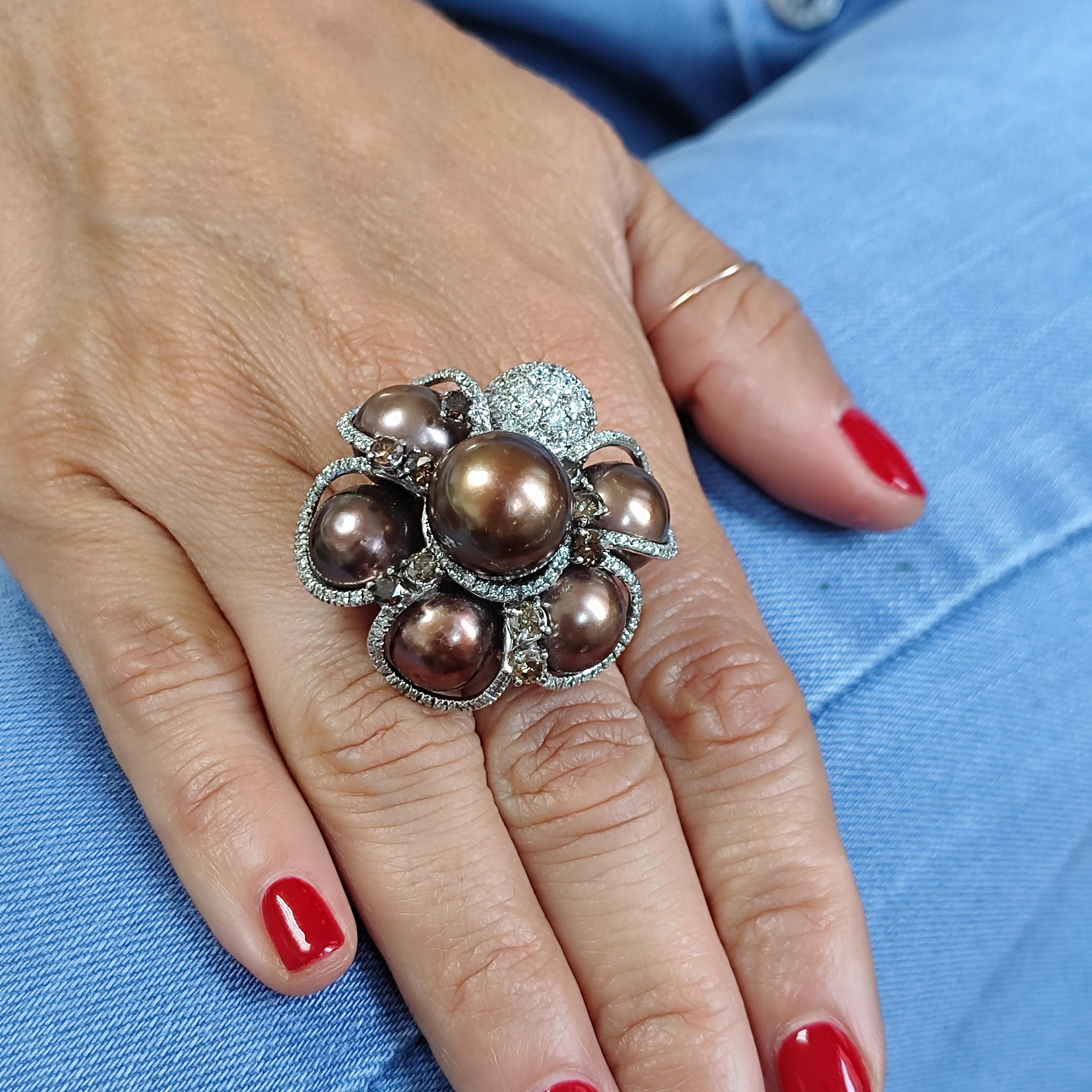 Tahiti Chocolate Pearls & Diamonds Cocktail Ring 18Kt Gold - 3, 65cts diamonds In Excellent Condition For Sale In Milano, IT