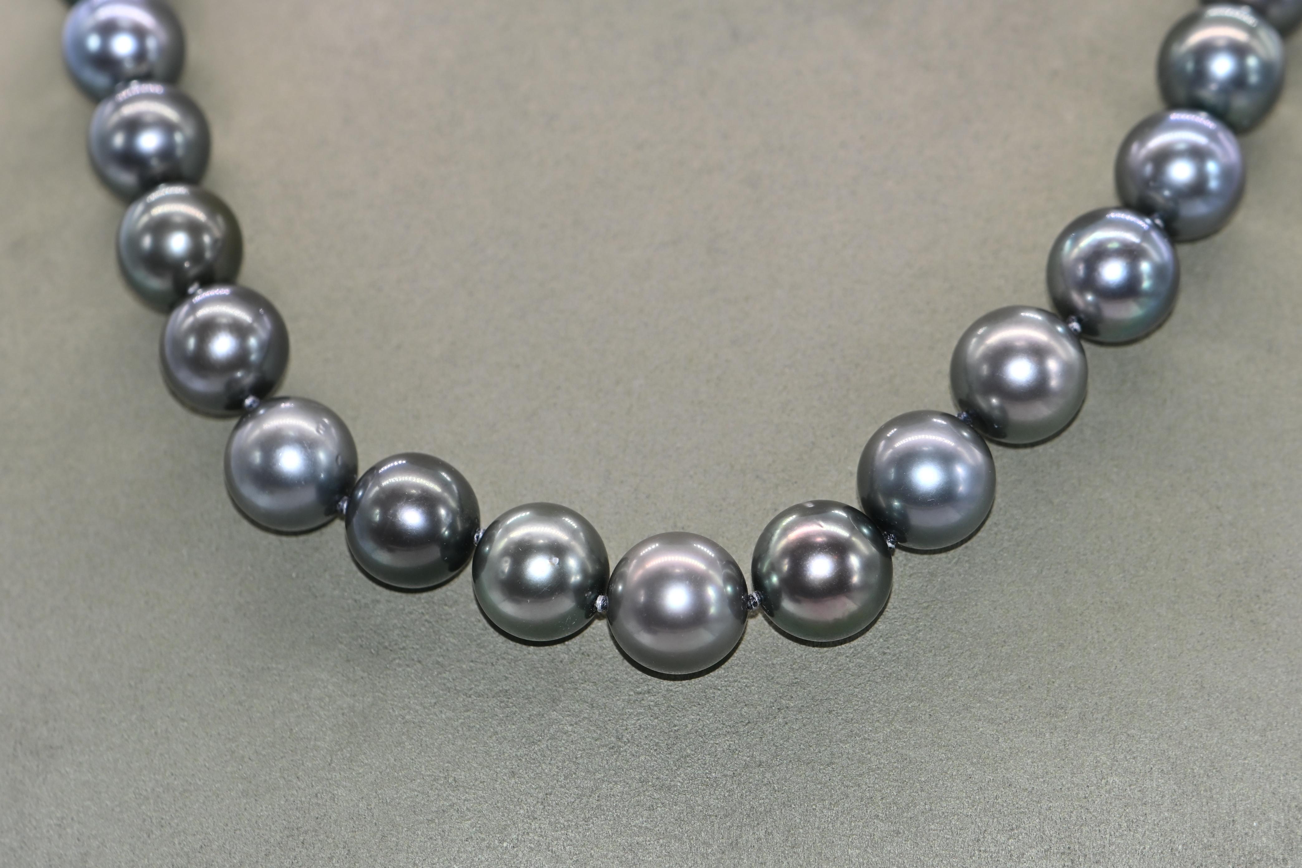 Women's or Men's Tahiti Cultured Pearl Necklace For Sale