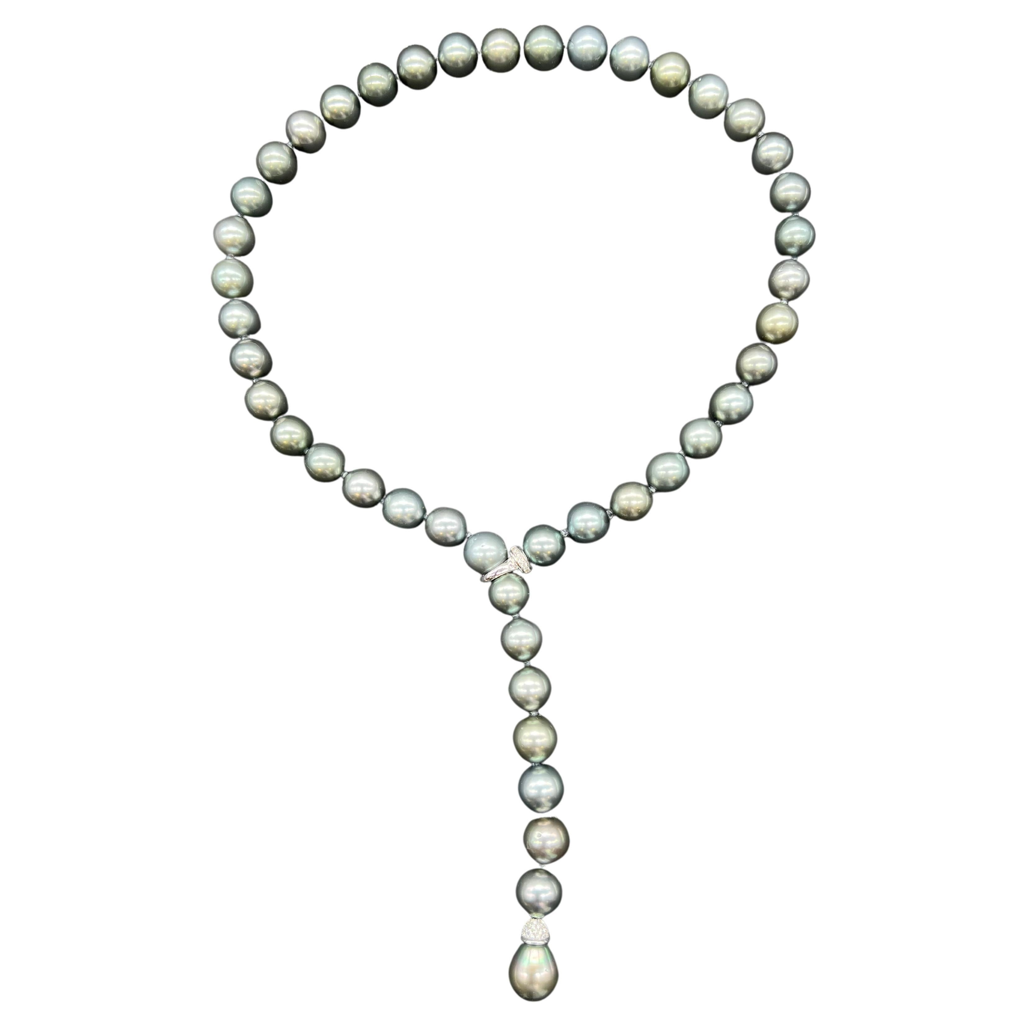 Collier réglable en or blanc avec perles de culture de Tahiti et diamants
