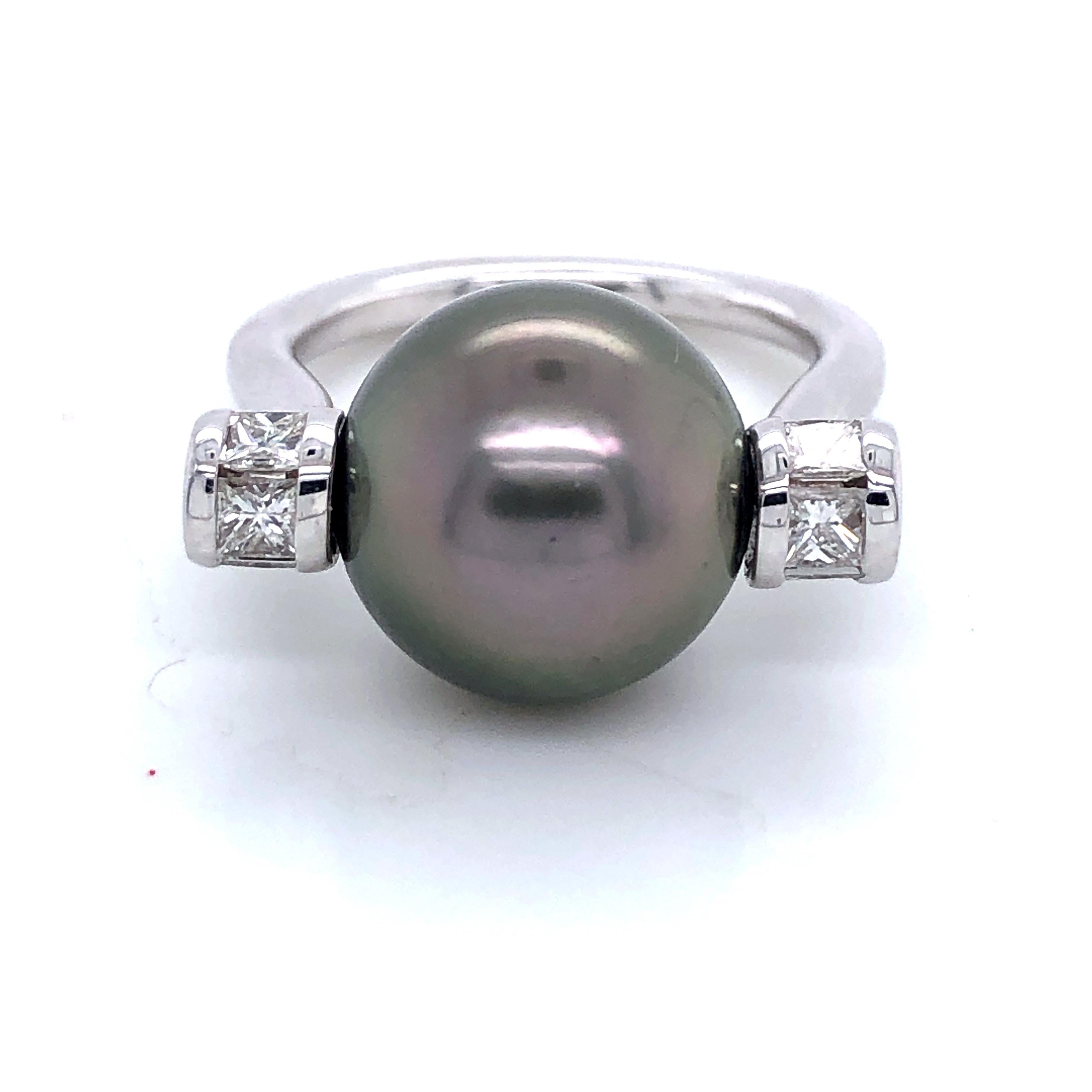 Discover the timeless elegance of this sumptuous Natural Tahitian Pearl and Diamond Ring, beautifully designed on a luxurious 18K White Gold band. An exquisite work of art that embodies the quintessence of luxury and refinement.

Princess cut