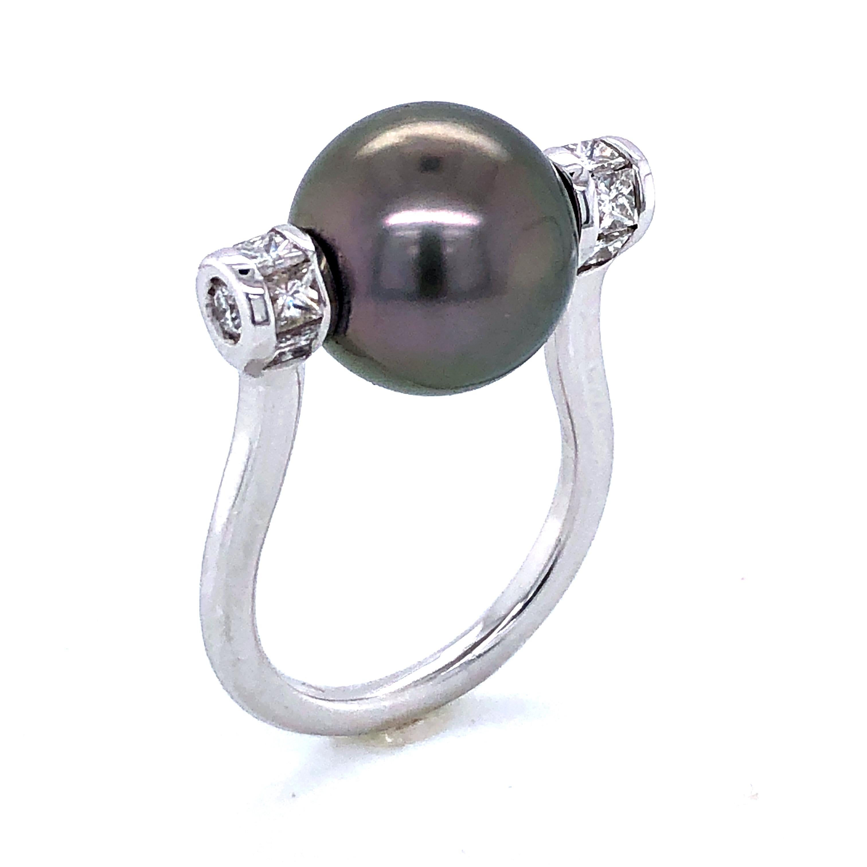Tahiti Natural Pearl Diamonds White Gold Ring 18 Karat In New Condition In Vannes, FR
