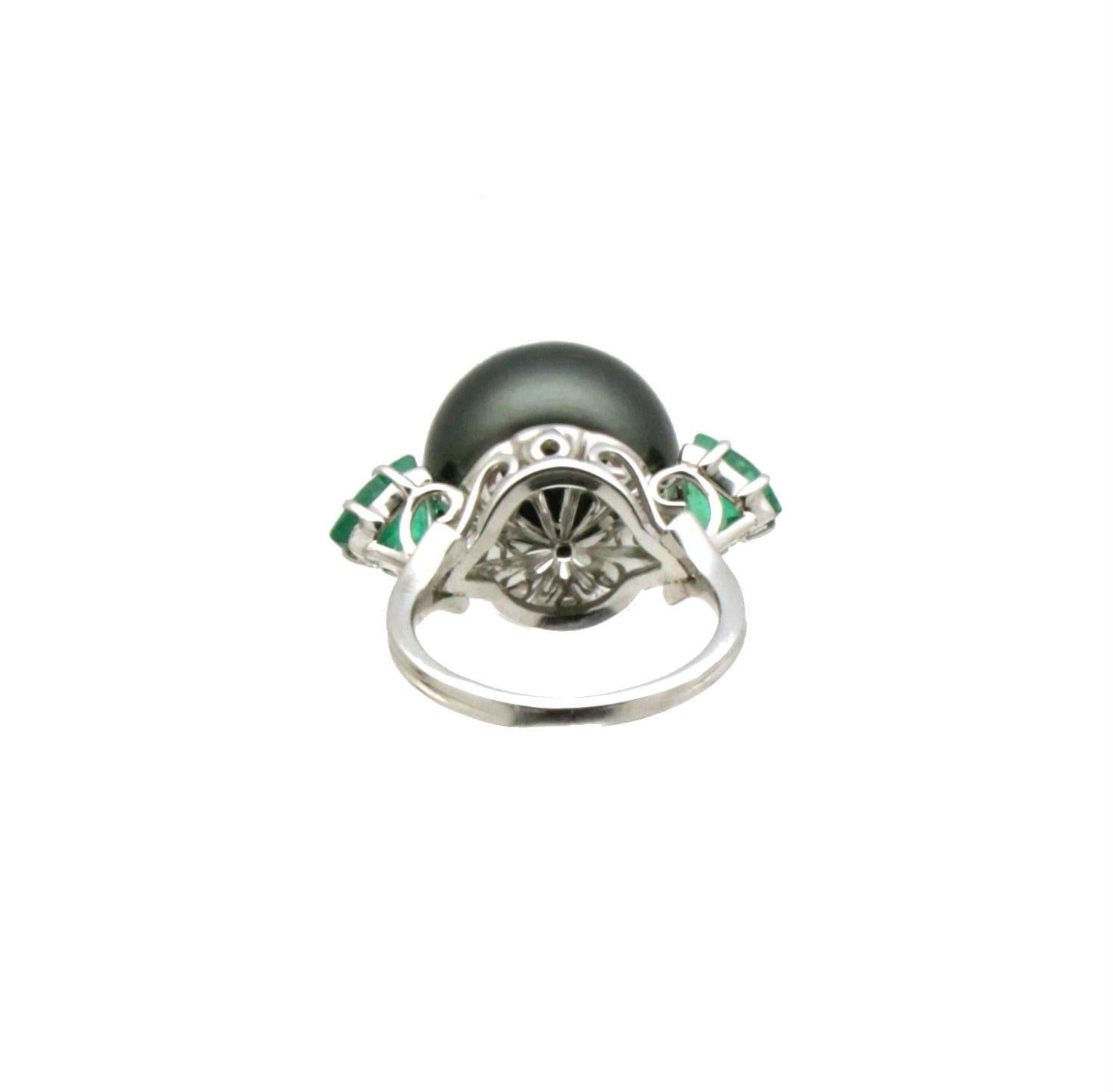 Tahiti Pearl 18 karat White Gold 2.20 karat Emeralds Cocktail Ring 1