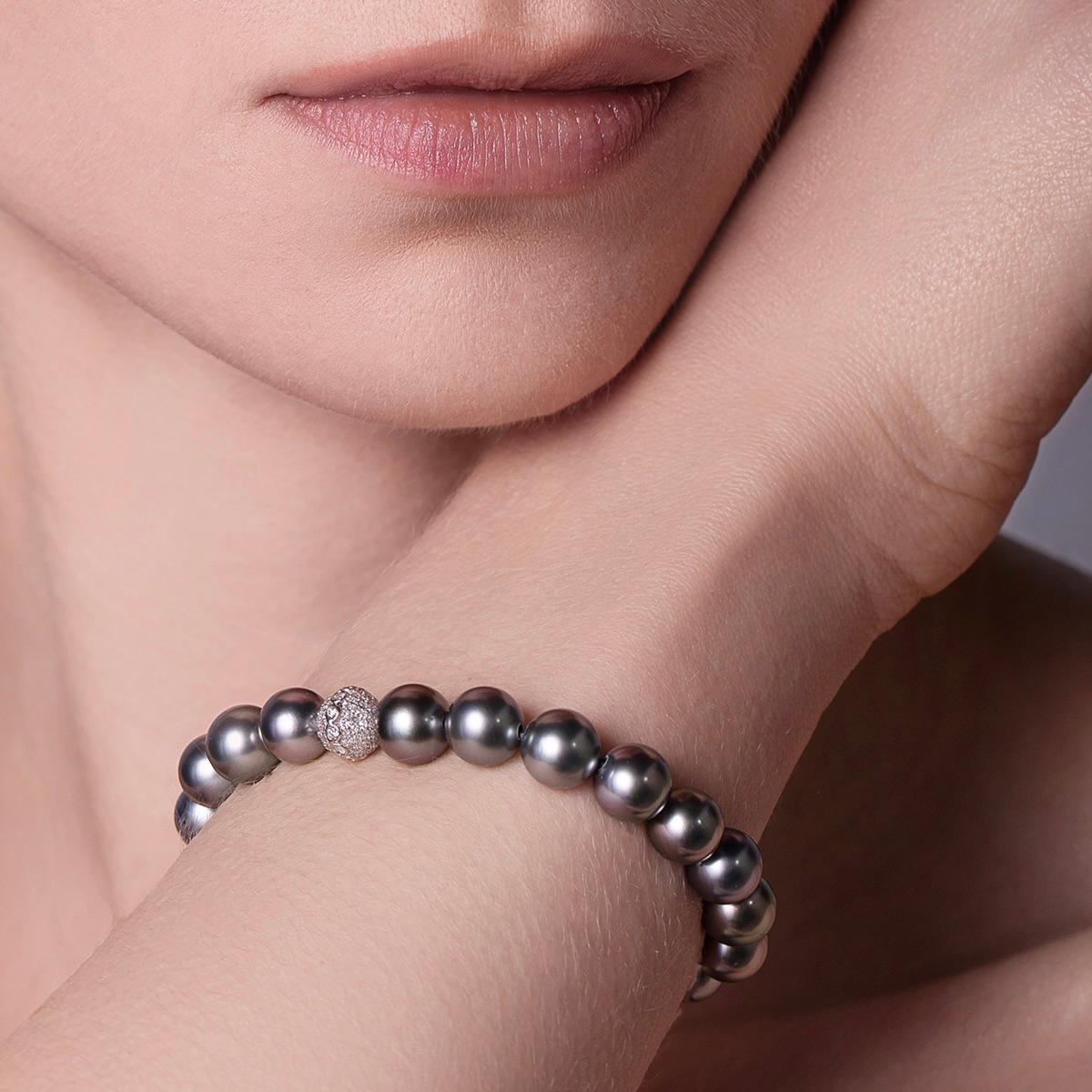 Bracelet de perles de Tahiti avec une sphère pavée de diamants 18k WG et 0,65ct Neuf - En vente à Boostedt, DE