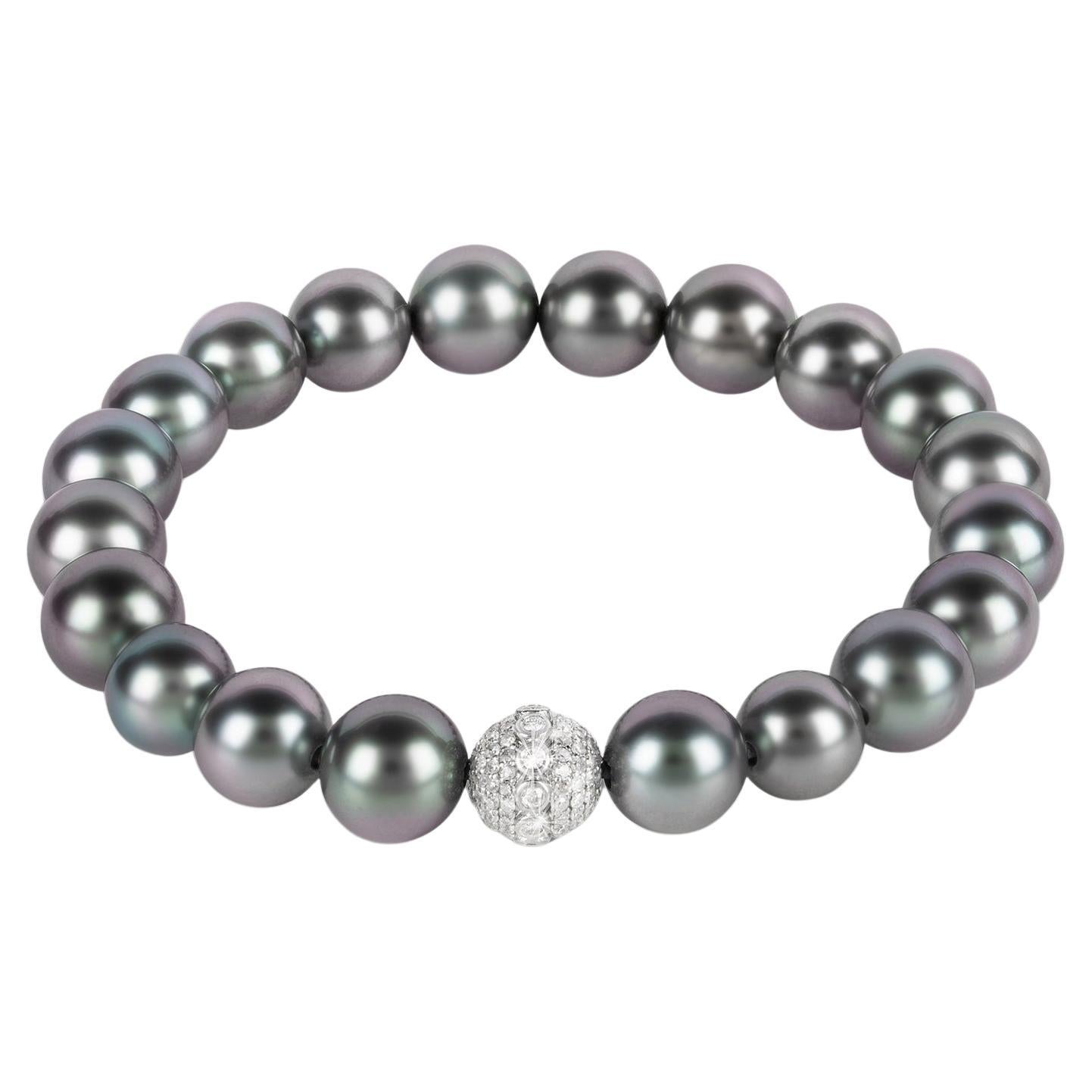Bracelet de perles de Tahiti avec une sphère pavée de diamants 18k WG et 0,65ct en vente