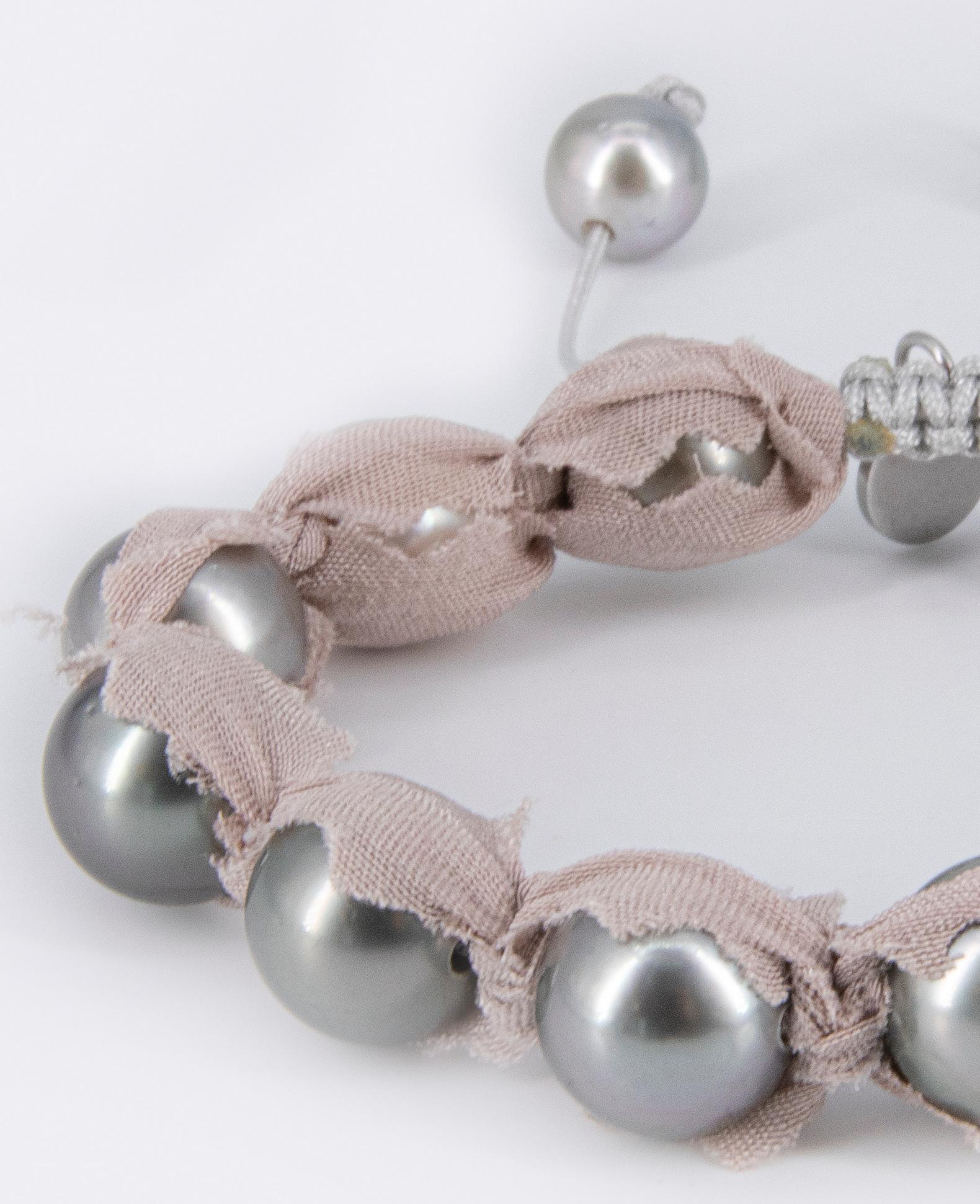 Tahiti pearl bracelet with silk and drawstring closure In New Condition For Sale In Boostedt, SH