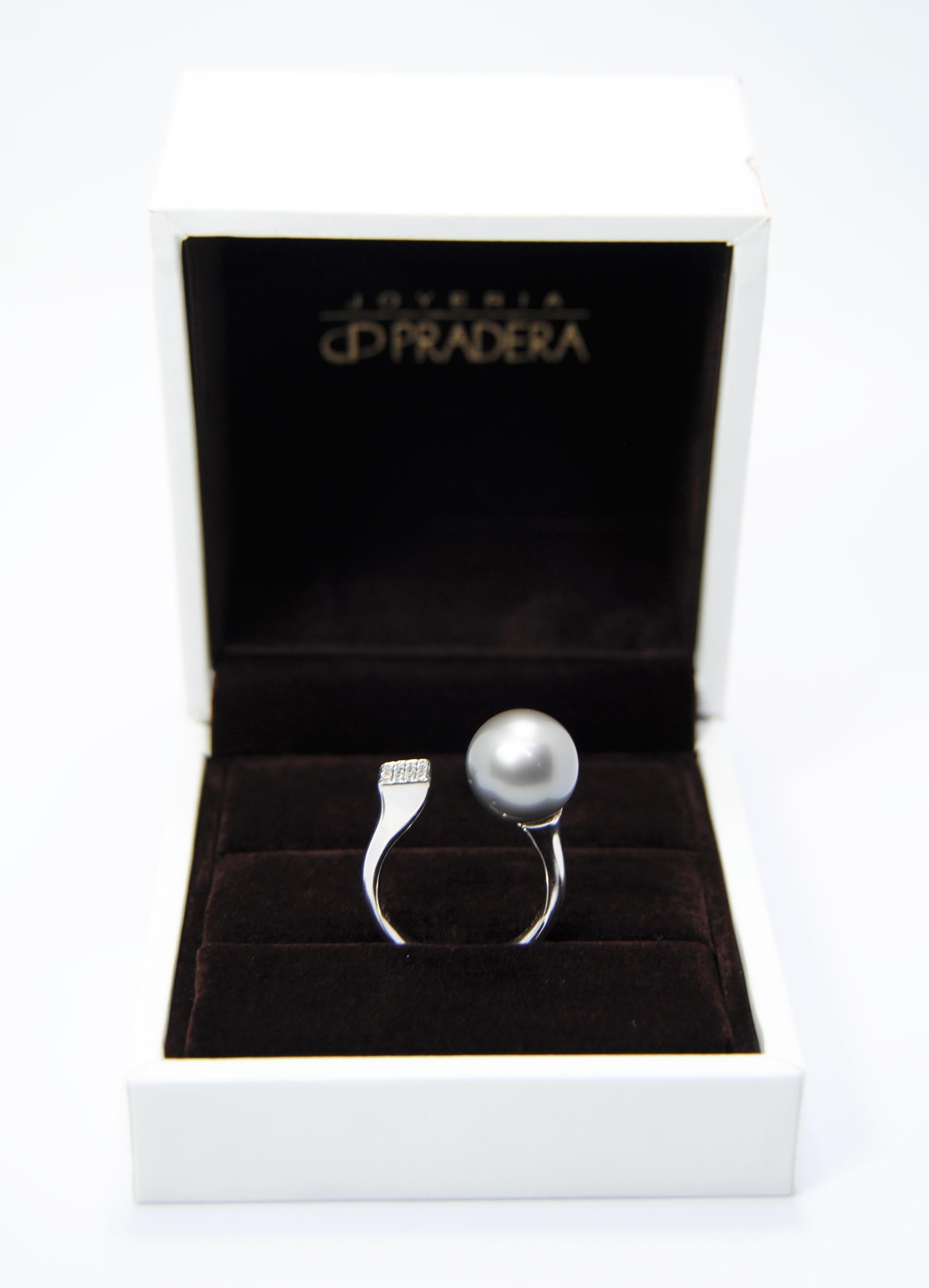 Tahiti Pearl Cocktail Ring with White Diamonds and 18 Karat White Gold For Sale 1