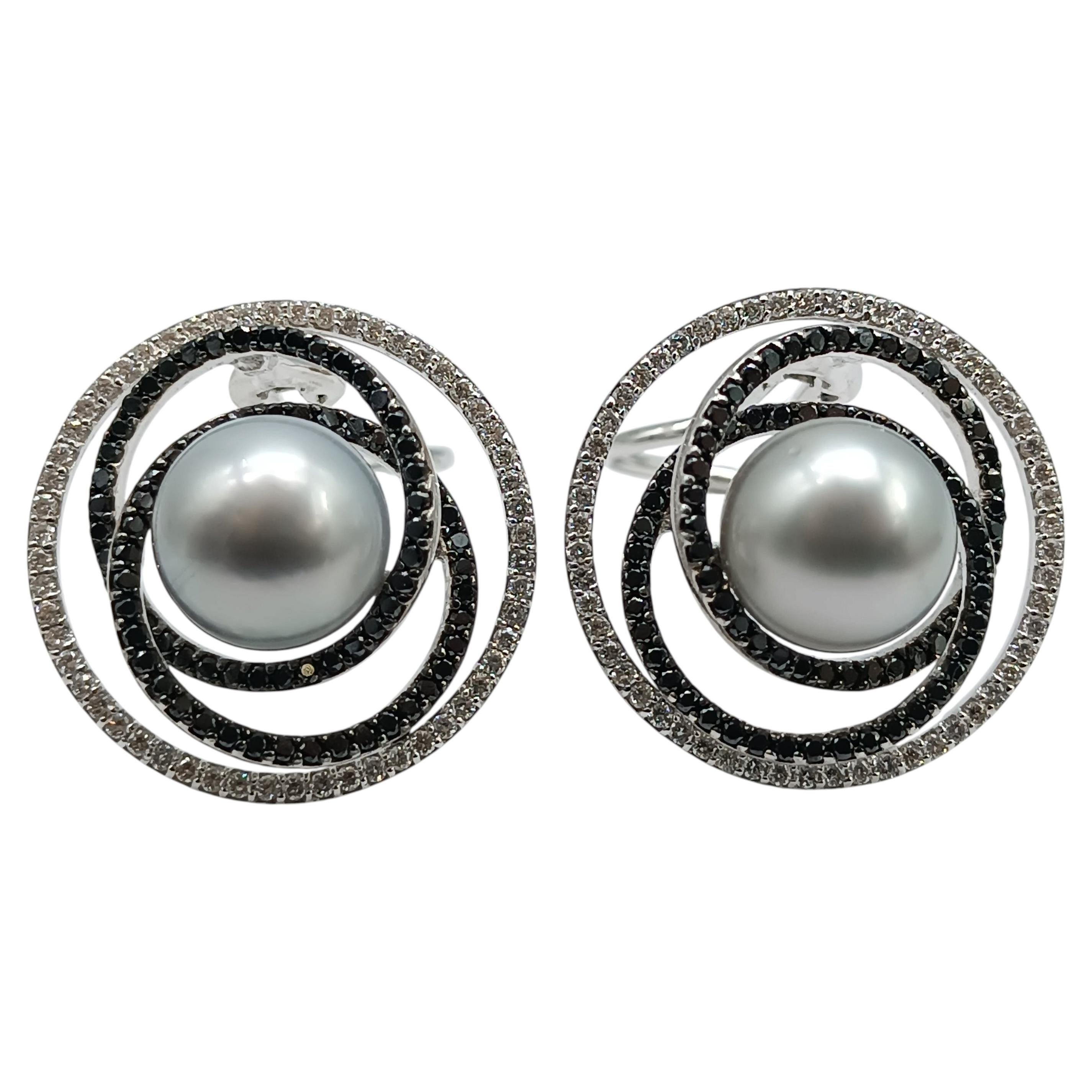 Boucles d'oreilles perle de Tahiti en or blanc 18 carats avec diamants noirs et blancs
