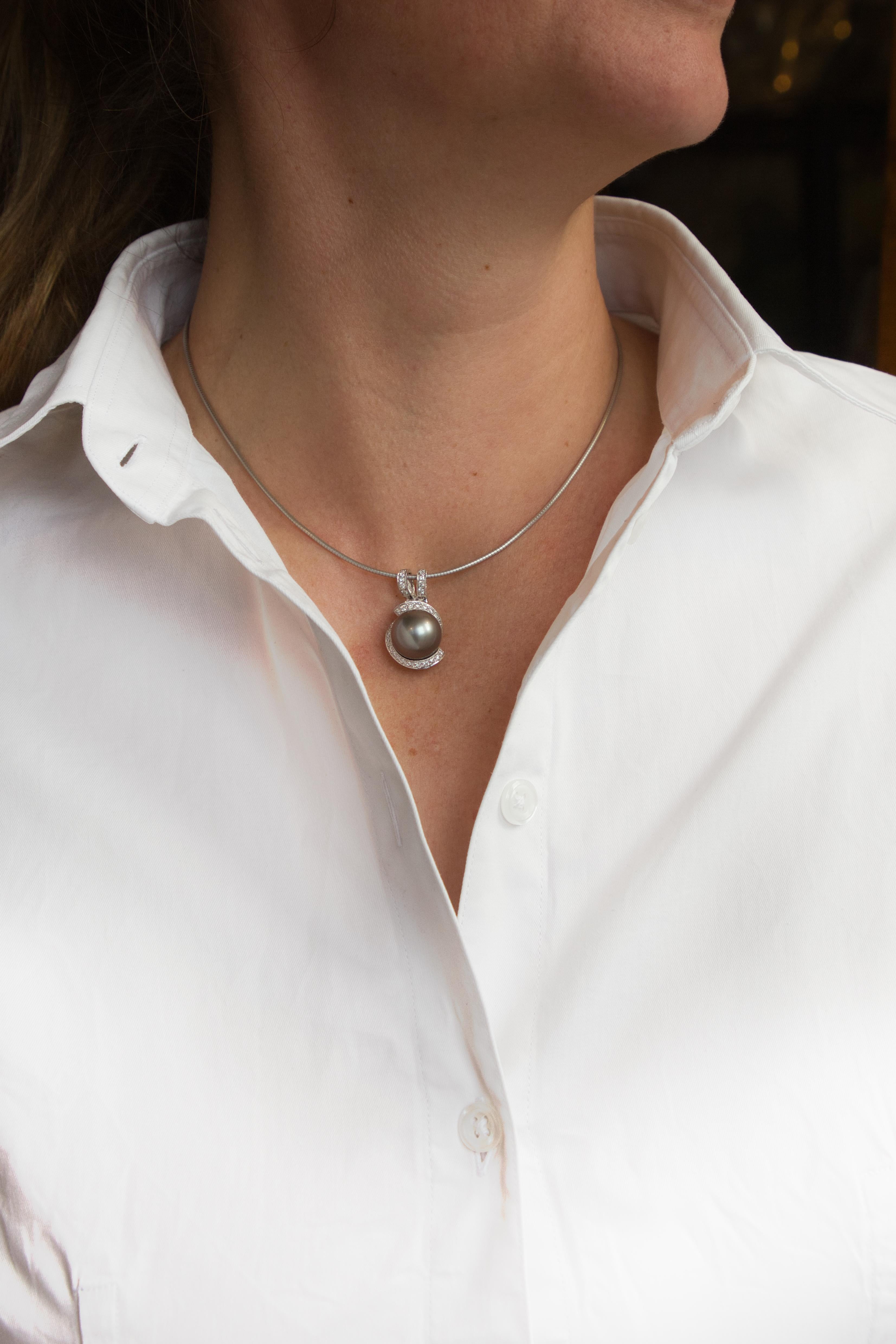 Diamante con perla di Tahiti  ciondolo in vendita 2