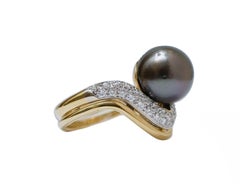 Tahiti Pearl, Diamonds, 18 Karat Yellow Gold Ring.