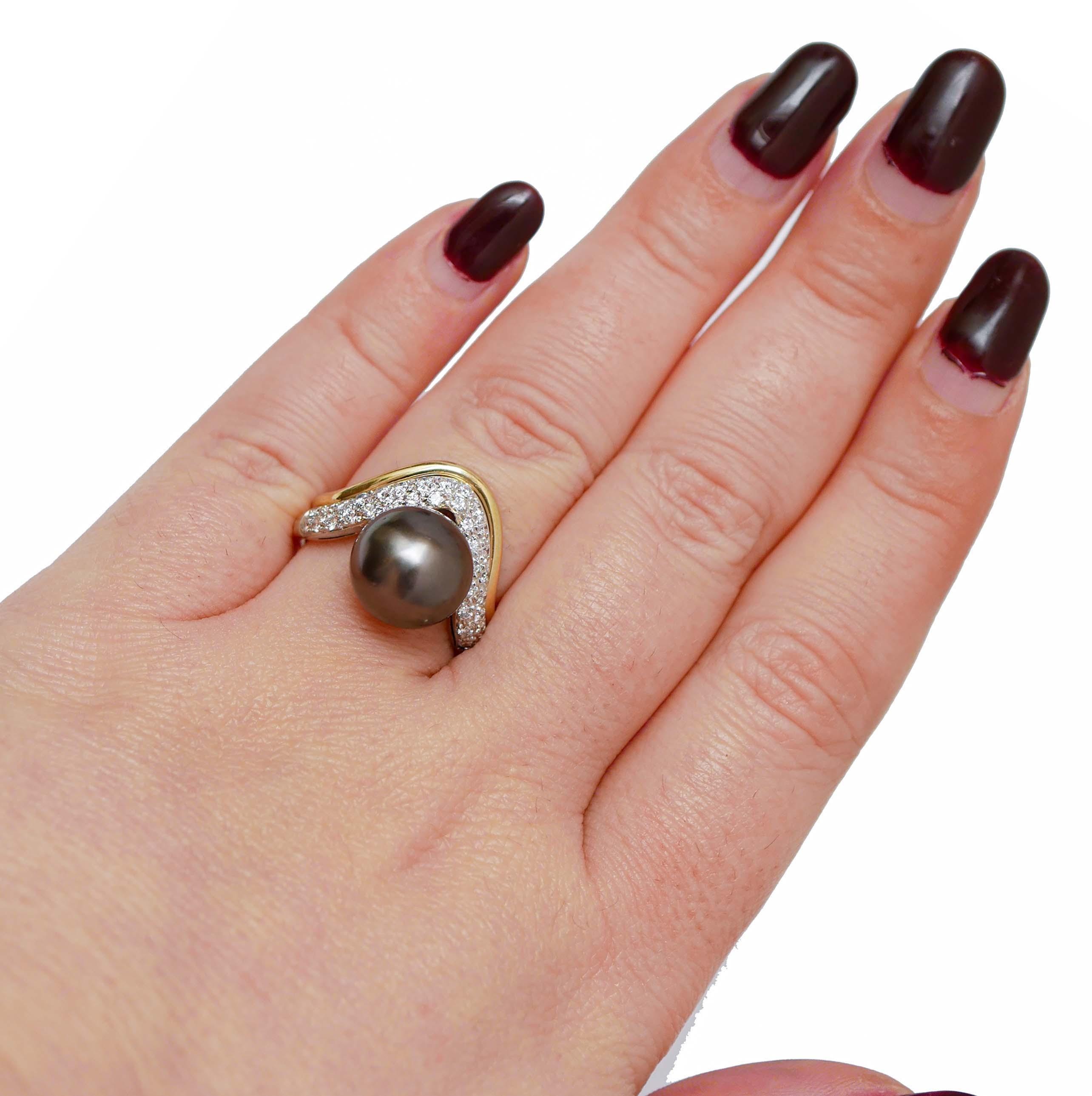 Tahiti-Perle, Diamanten, 18 Karat Gelbgold Ring. im Zustand „Gut“ im Angebot in Marcianise, Marcianise (CE)