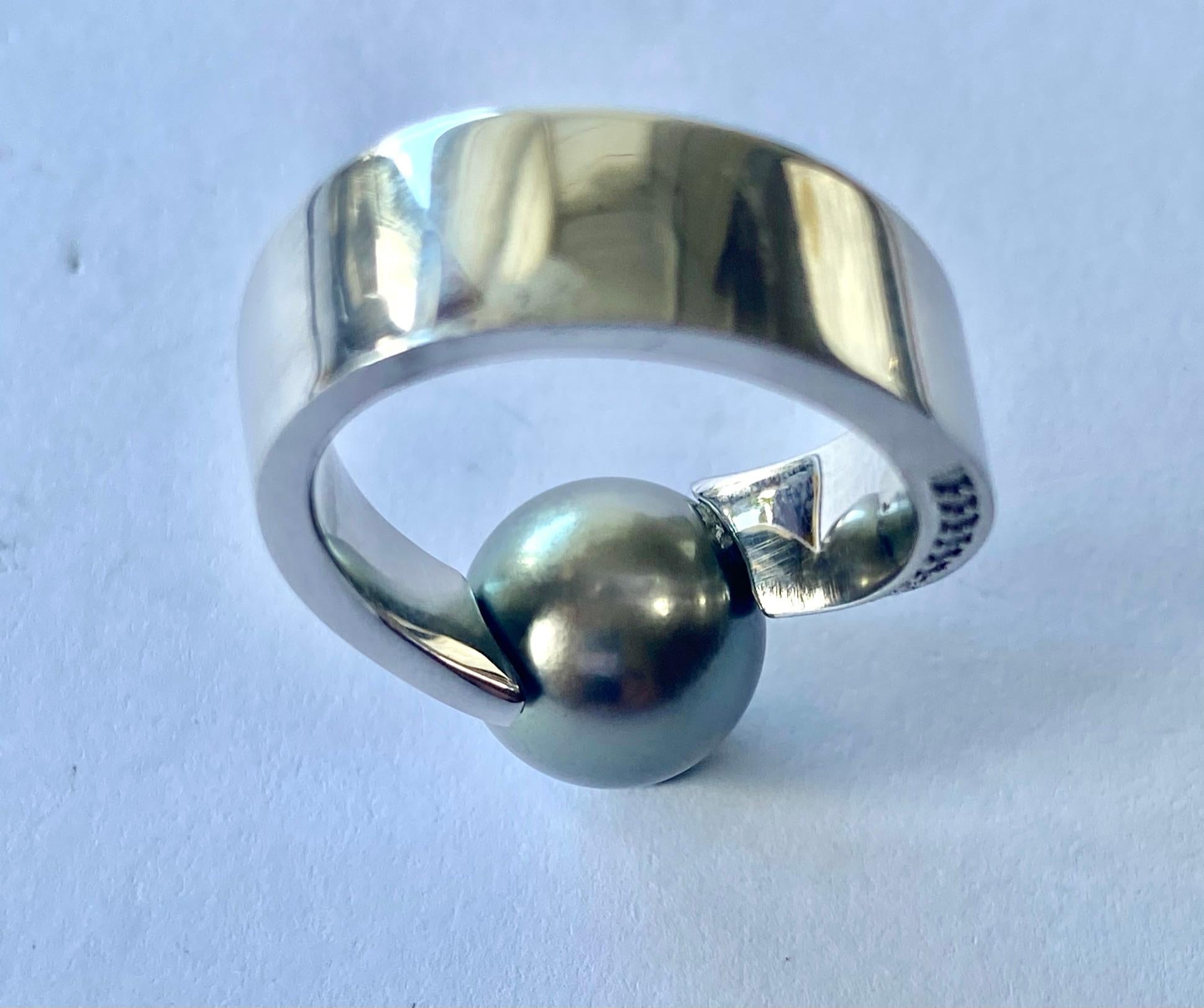 Brilliant Cut Tahiti Pearl White Gold Diamond Ring, Schoeffel Pearl Culture For Sale