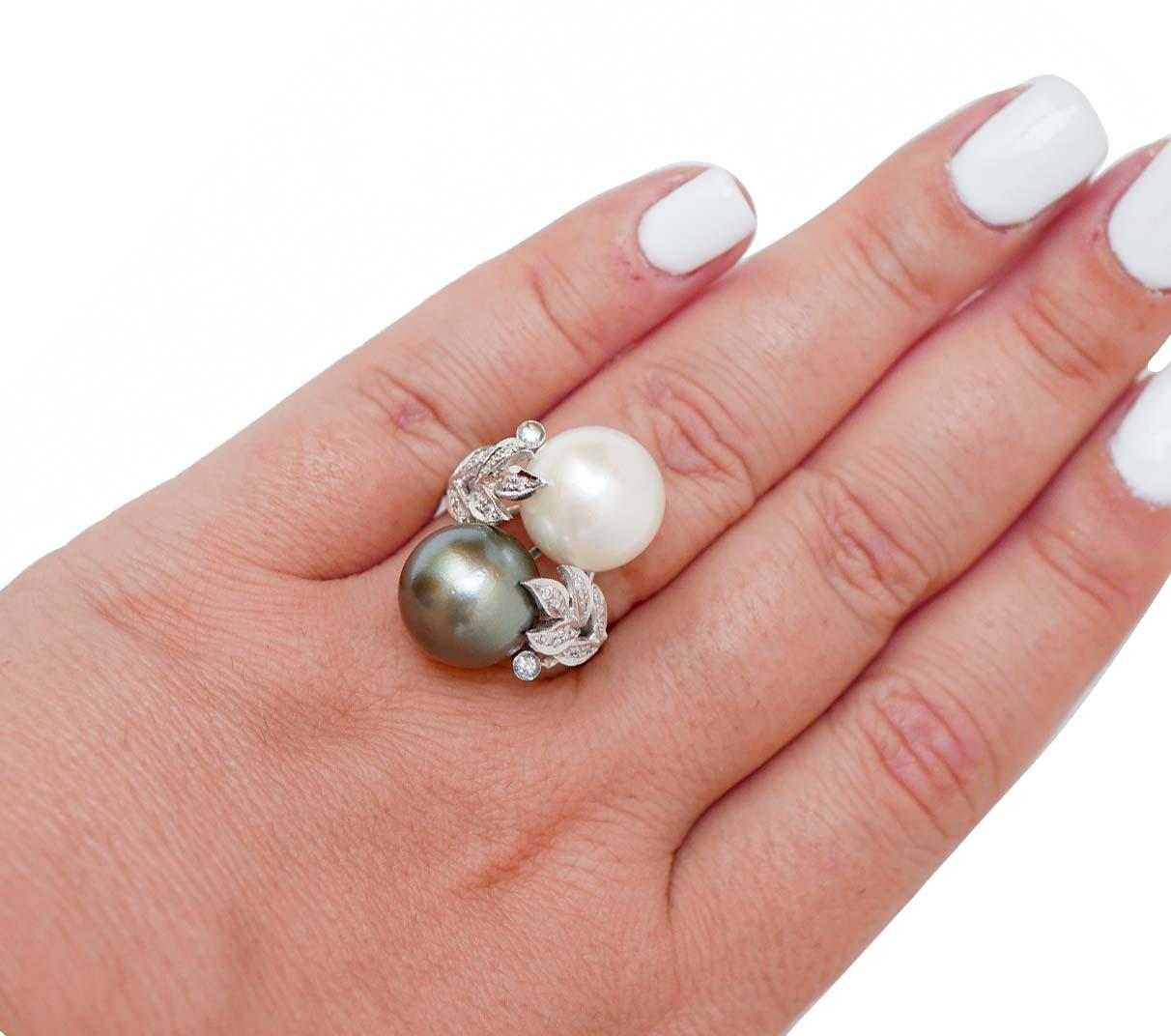 Tahiti Pearl, White Pearl, Diamonds, Platinum Ring. In Good Condition In Marcianise, Marcianise (CE)