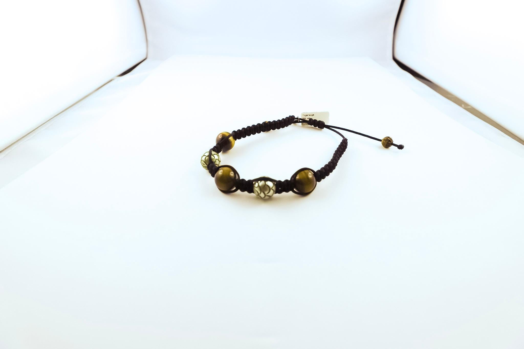 Modern Tahiti Pearls and Tiger Eye White Gold 18 Karat Bracelet For Sale
