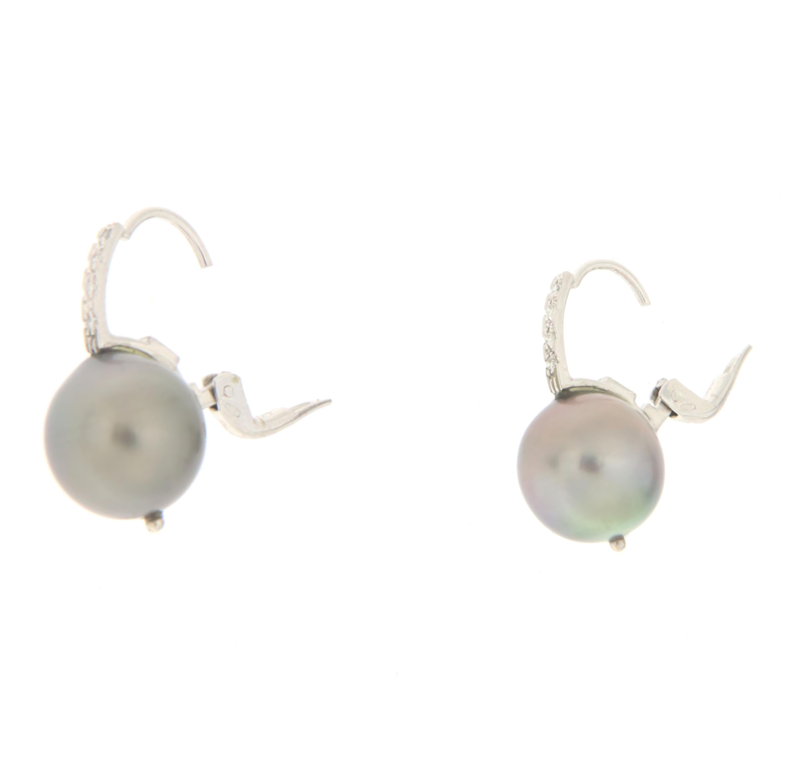 Tahiti-Perlen und Diamanten-Tropfen-Ohrringe aus 18 Karat Weißgold (Kunsthandwerker*in) im Angebot