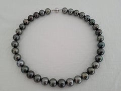 Tahiti Pearls Fine Quality, Round, Natural Color and High Luster