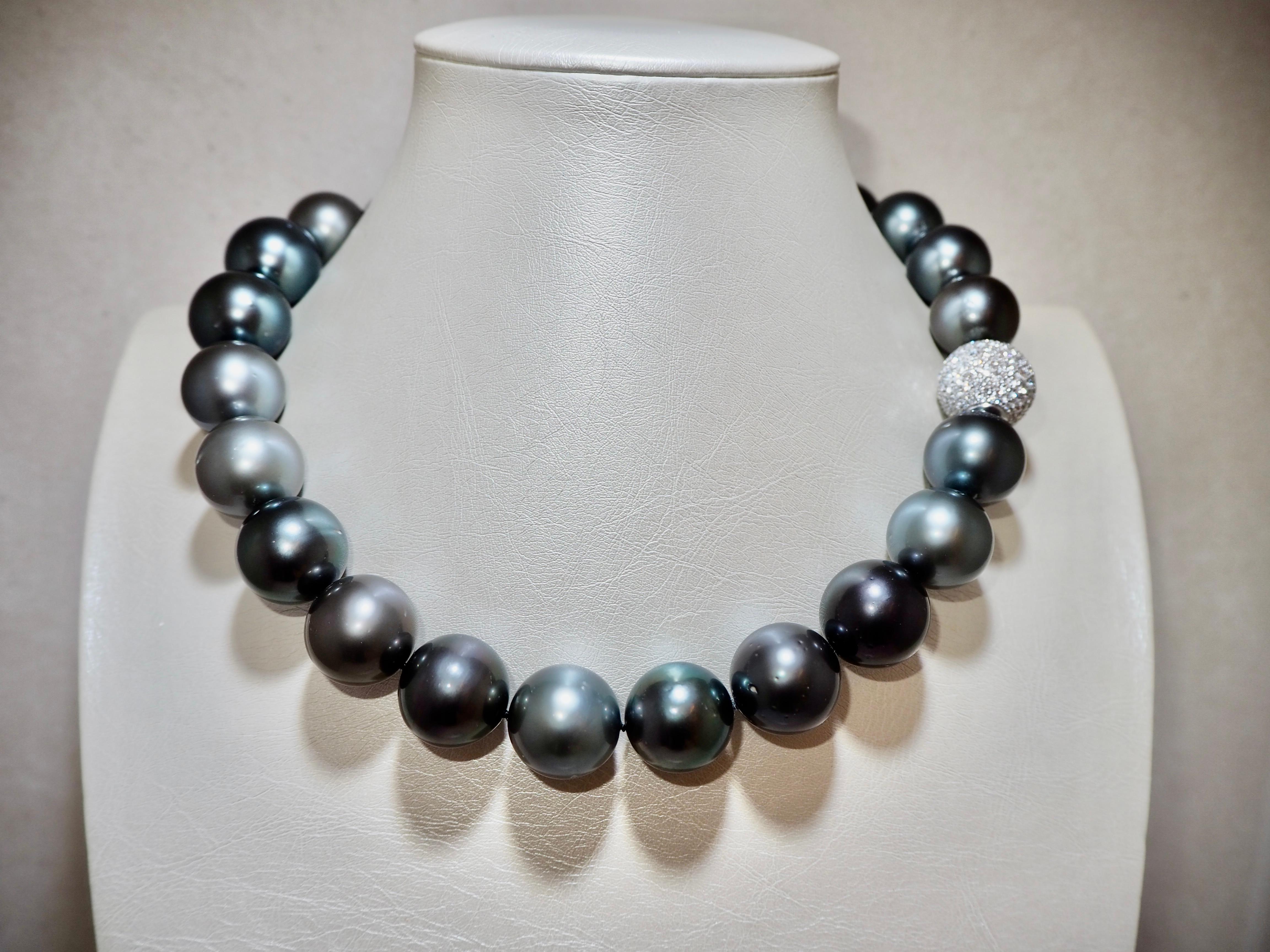 The Tahitian pearl necklace from French Polynesia consists of 24 pearls with diameters ranging from 18-20mm. The pearls are classified as AA, indicating that 80% of their surface is free of inclusions.

The necklace features a diamond clasp with