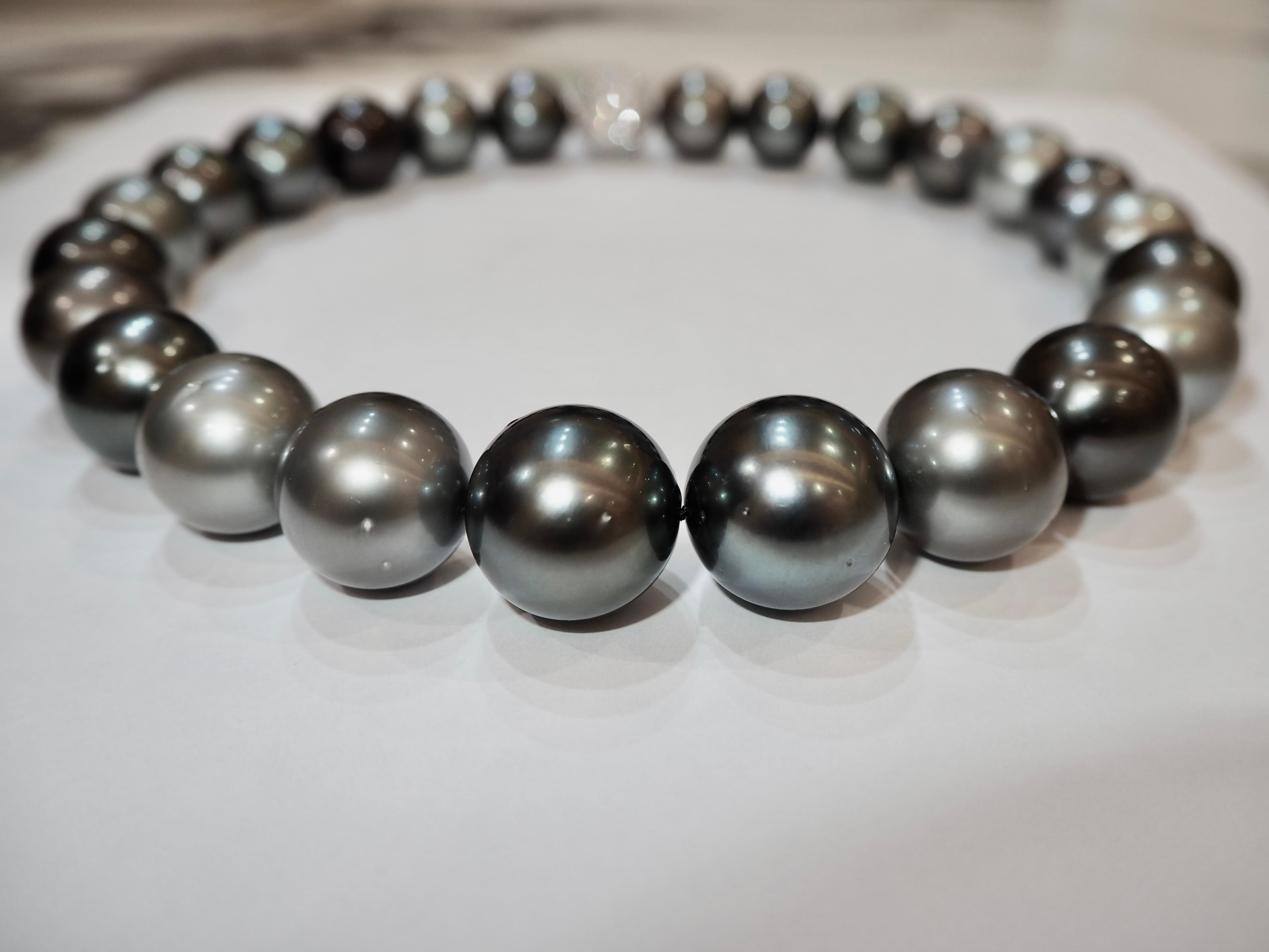 Tahitian Pearl Necklace  20-18mm Multicolor with Diamond Clasp 3.85 Carat  For Sale 1