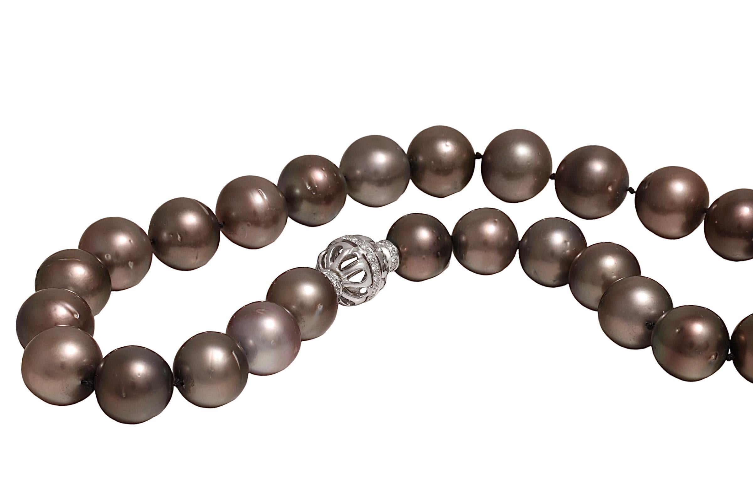 Tahitian 15-17.5mm Pearl Necklace 18 kt Gold Diamond Locker For Sale 4
