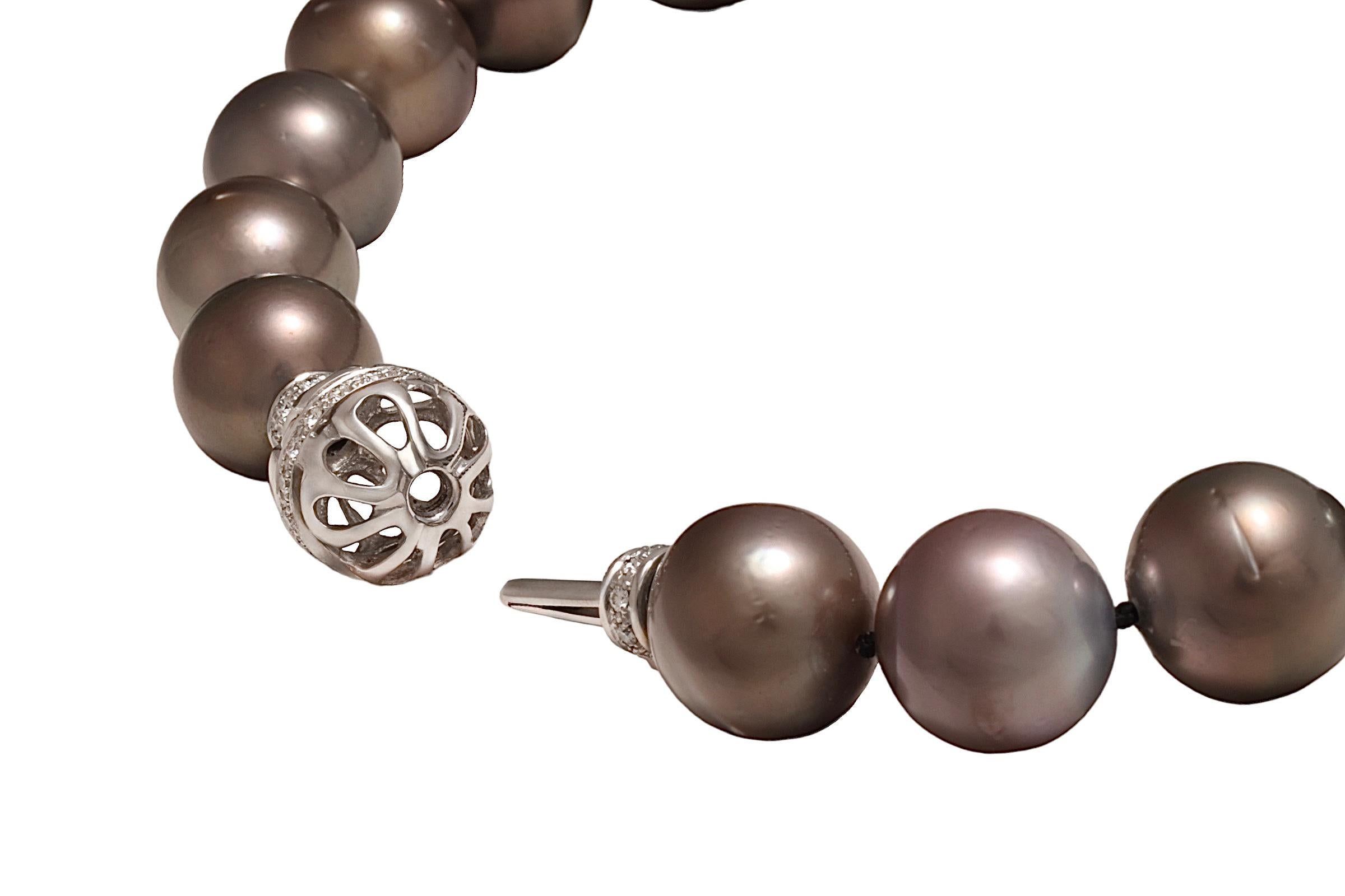 Tahitian 15-17.5mm Pearl Necklace 18 kt Gold Diamond Locker For Sale 5