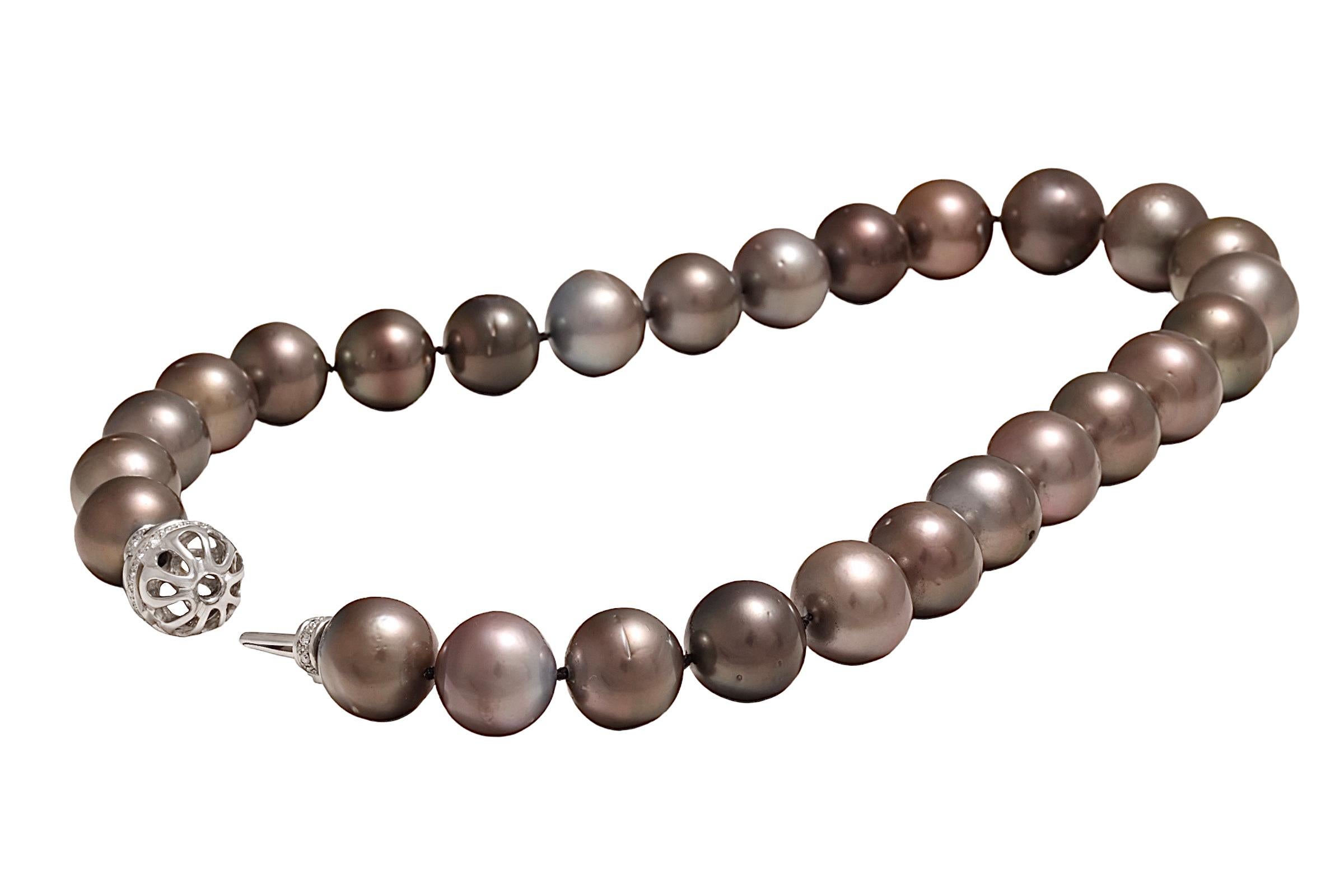 Tahitian 15-17.5mm Pearl Necklace 18 kt Gold Diamond Locker For Sale 6