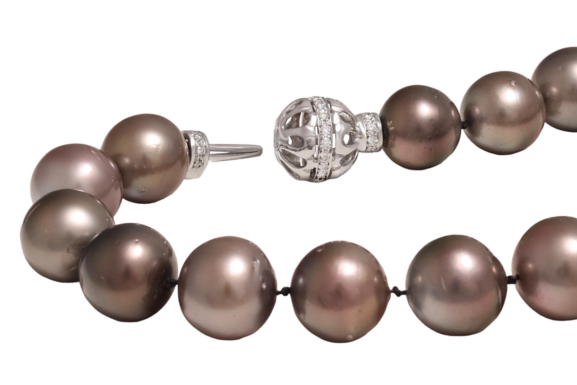 Tahitian 15-17.5mm Pearl Necklace 18 kt Gold Diamond Locker For Sale 7