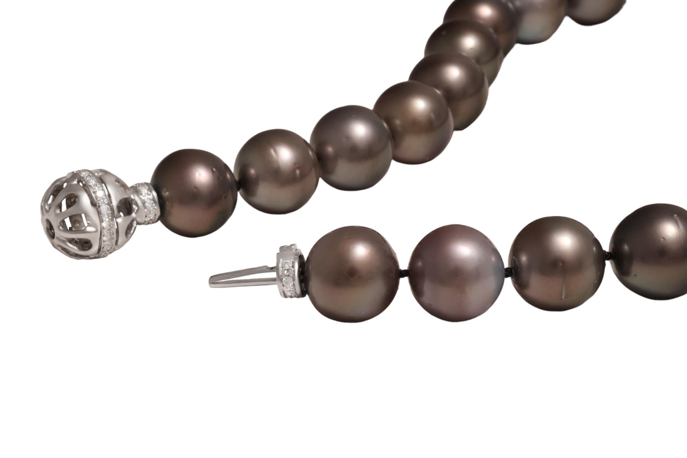 Tahitian 15-17.5mm Pearl Necklace 18 kt Gold Diamond Locker For Sale 9