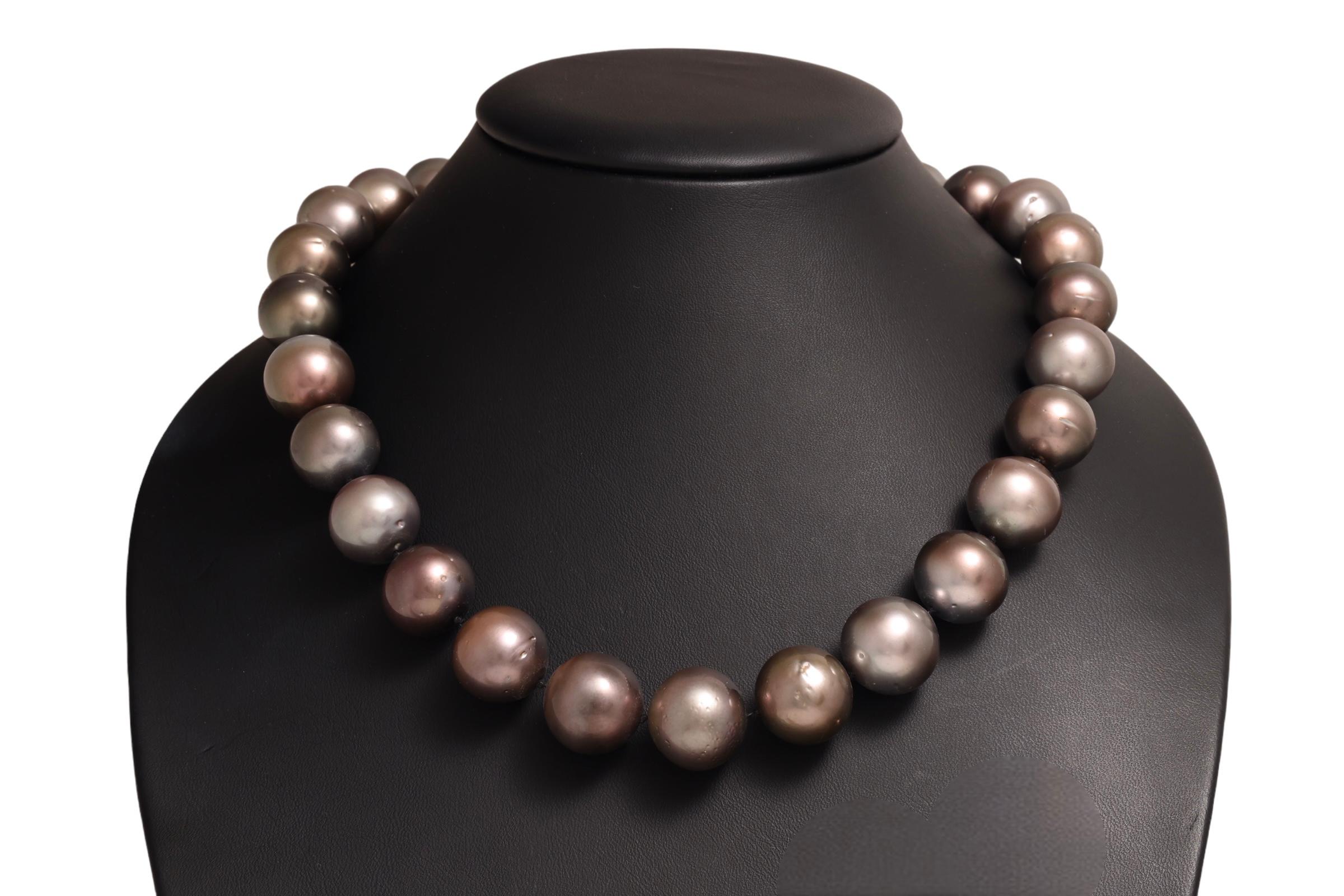 Gorgeous Silver-Grey Round Tahitian Pearl Necklace with 18 kt. White Gold Locker set with Diamonds 

The Tahitian pearl necklace from French Polynesia consists of 27 pearls with diameters ranging from 15-17.5 mm. 

Pearls: Silver - Grey Round