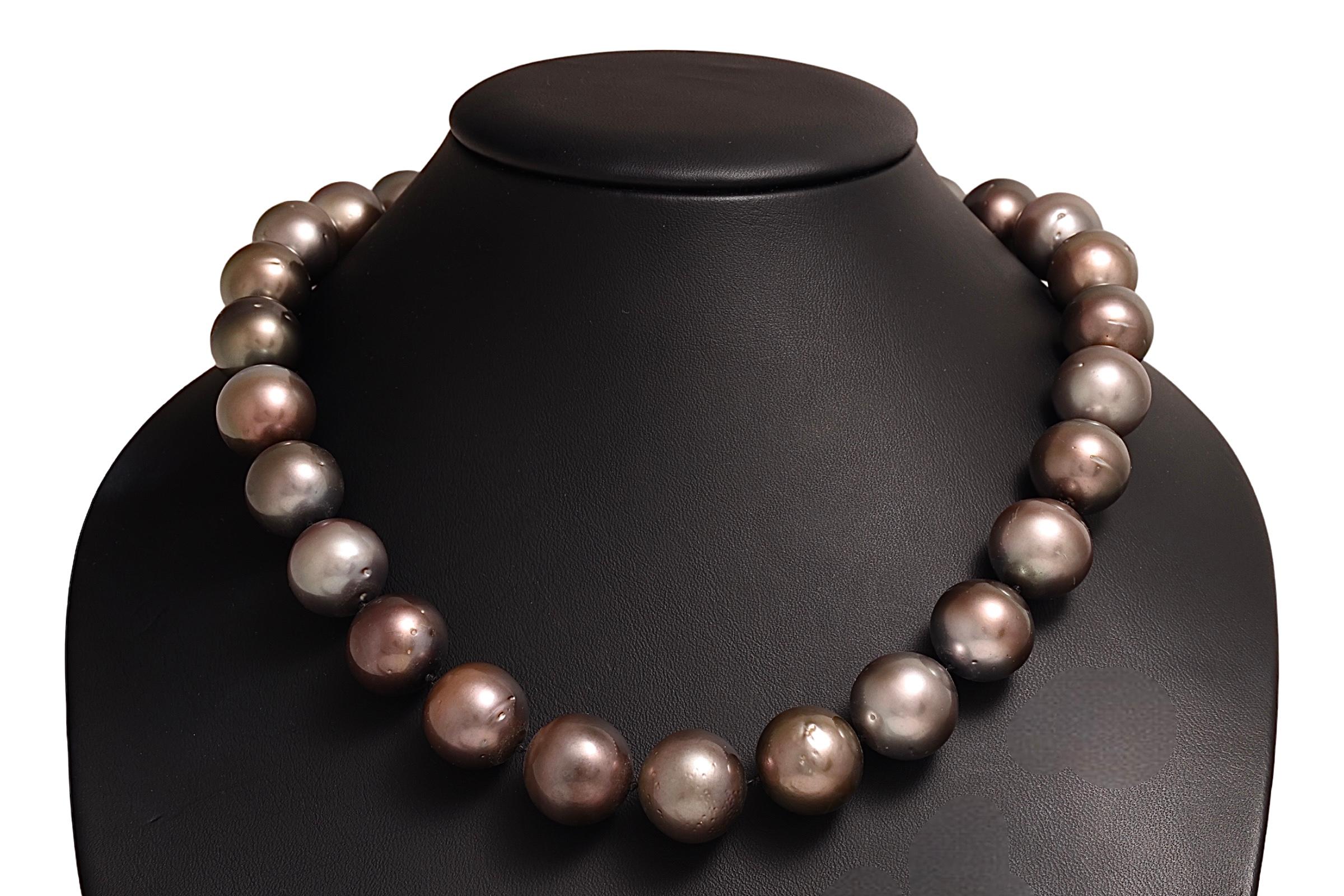 Artisan Tahitian 15-17.5mm Pearl Necklace 18 kt Gold Diamond Locker For Sale