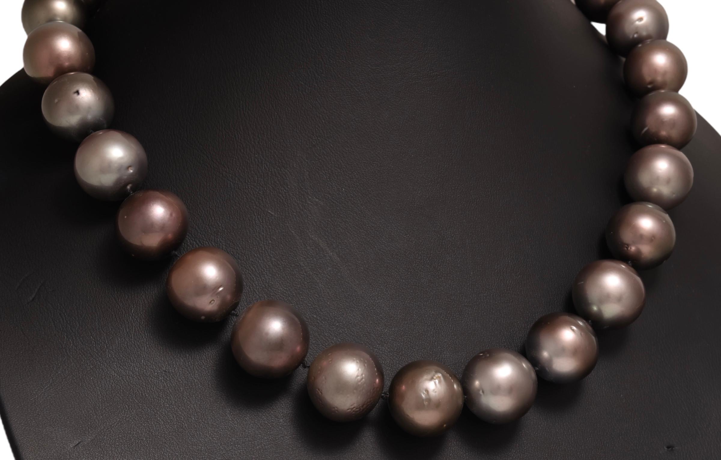 Women's or Men's Tahitian 15-17.5mm Pearl Necklace 18 kt Gold Diamond Locker For Sale