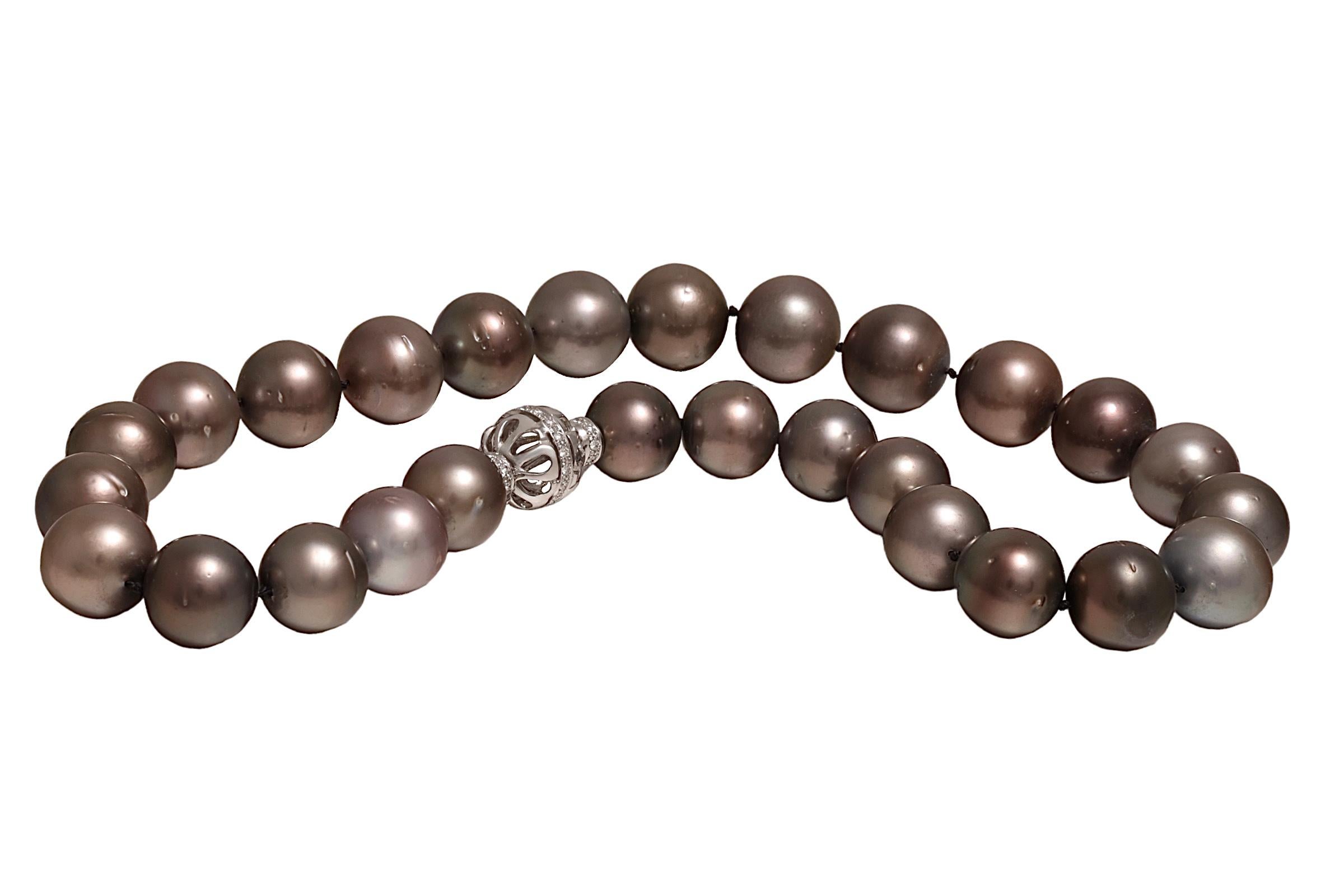 Tahitian 15-17.5mm Pearl Necklace 18 kt Gold Diamond Locker For Sale 3