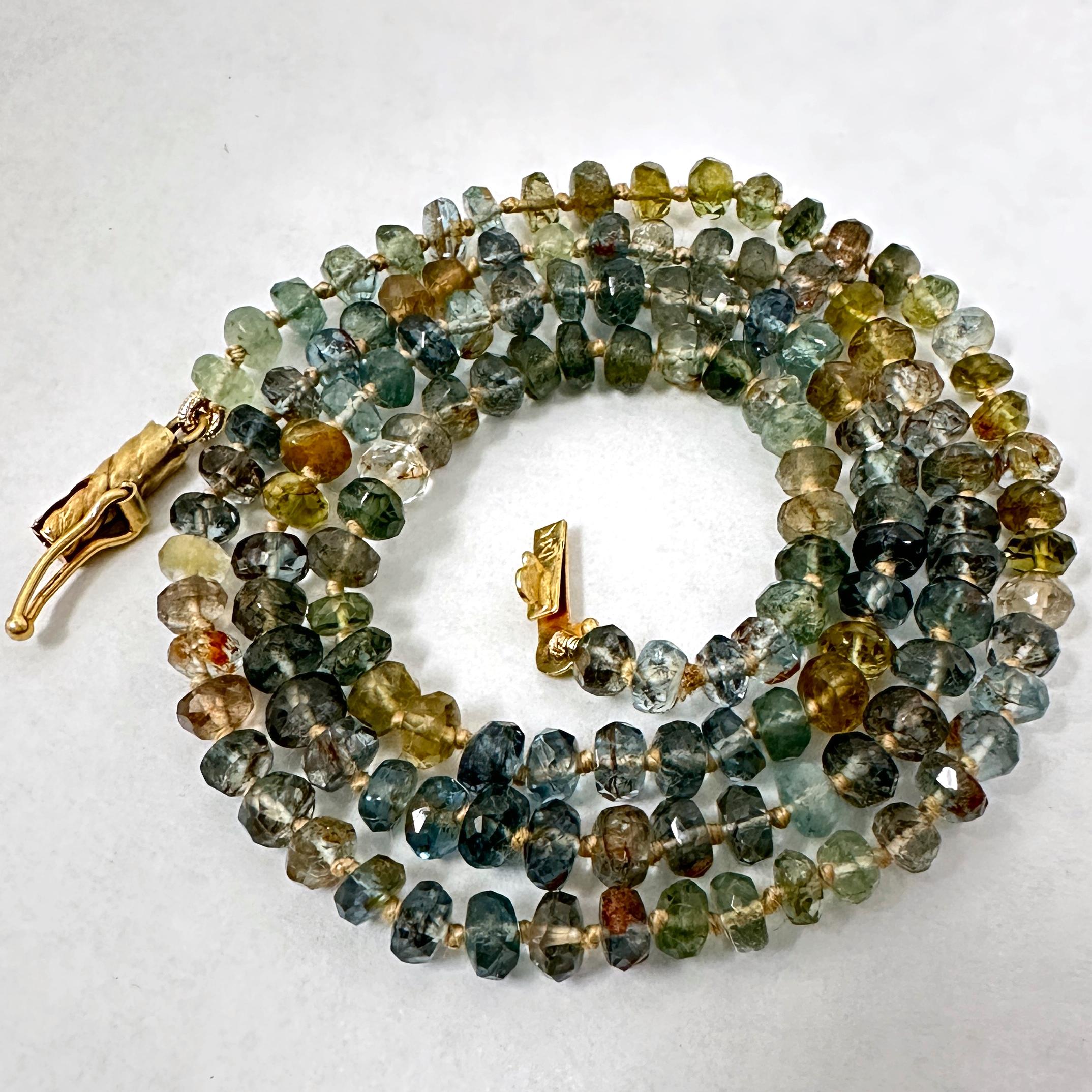 Tahiti-Barock-Perlenknopf „Eggplant“ aus 18 Karat Gold auf Moos-Aquamarin-Perlenkette 7