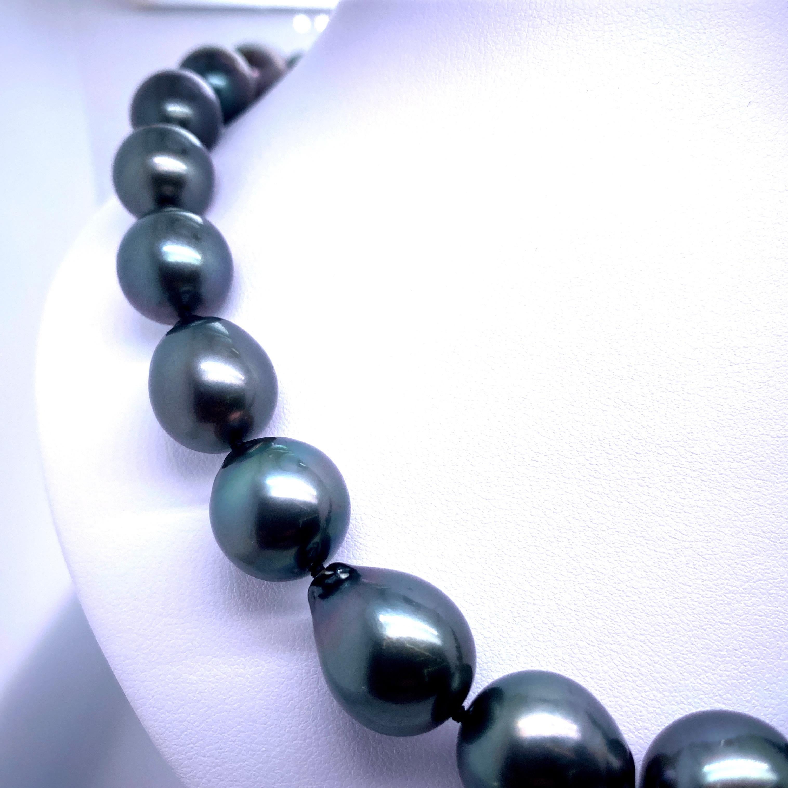 Tahitian Baroque Pearl Strand Necklace 14 Karat White Gold In New Condition In New York, NY