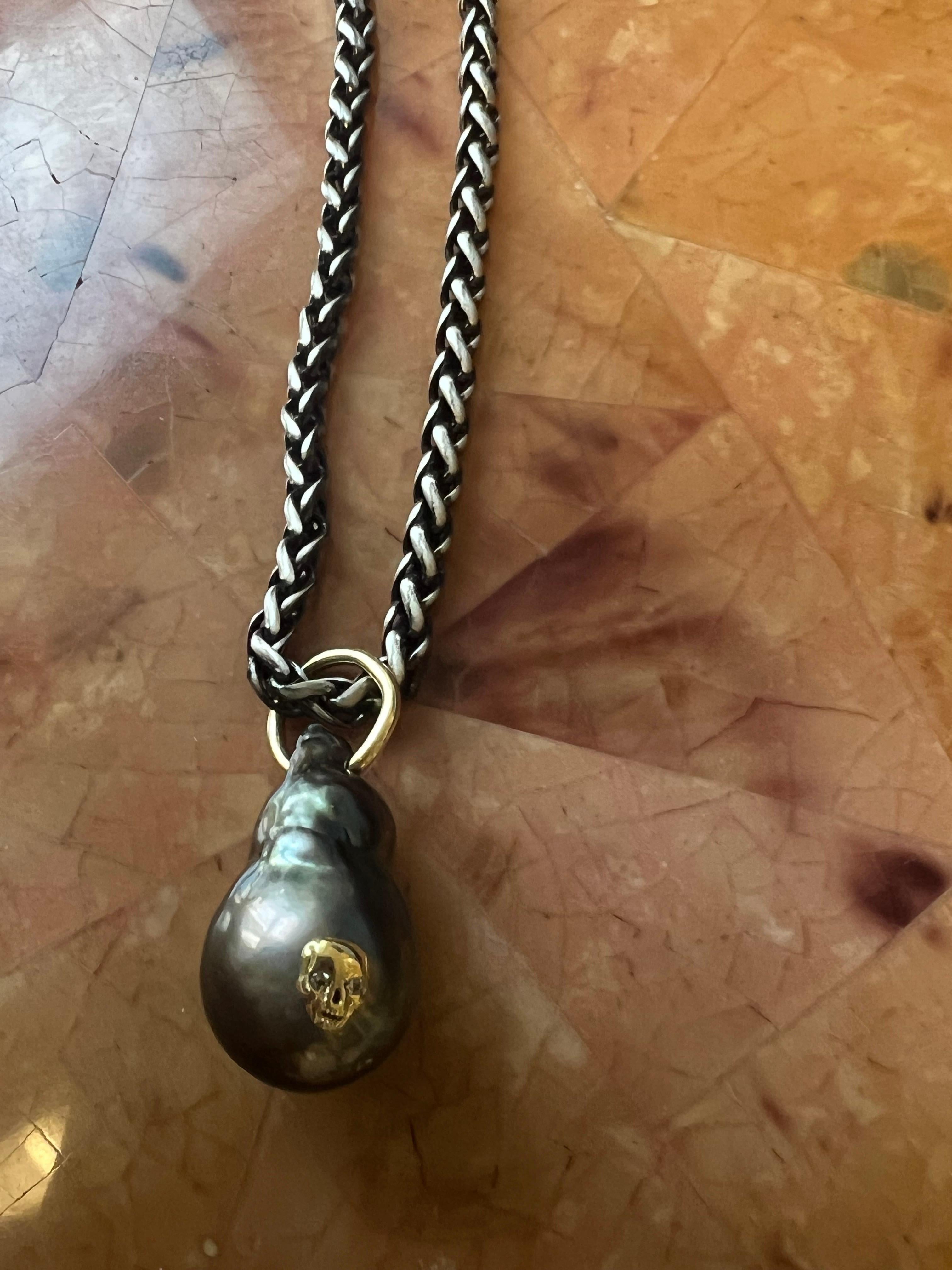 Round Cut Tahitian Black Baroque Pearl Pendant Yellow Gold Diamond Skull Sterling Silver For Sale
