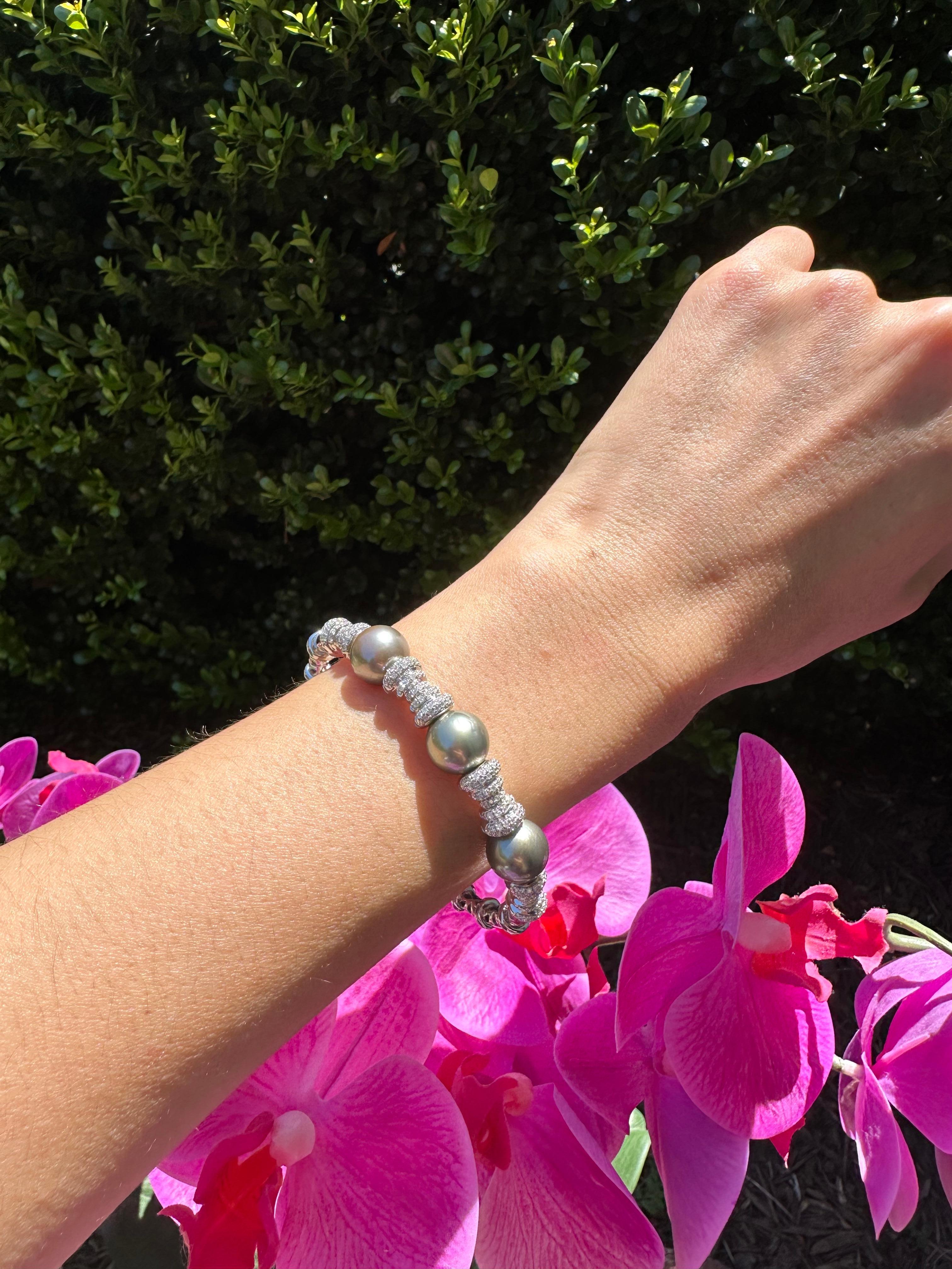 Perla Tahitiana nera grigio scuro con diamanti incastonati Bracciale Bangle in oro bianco in vendita 10