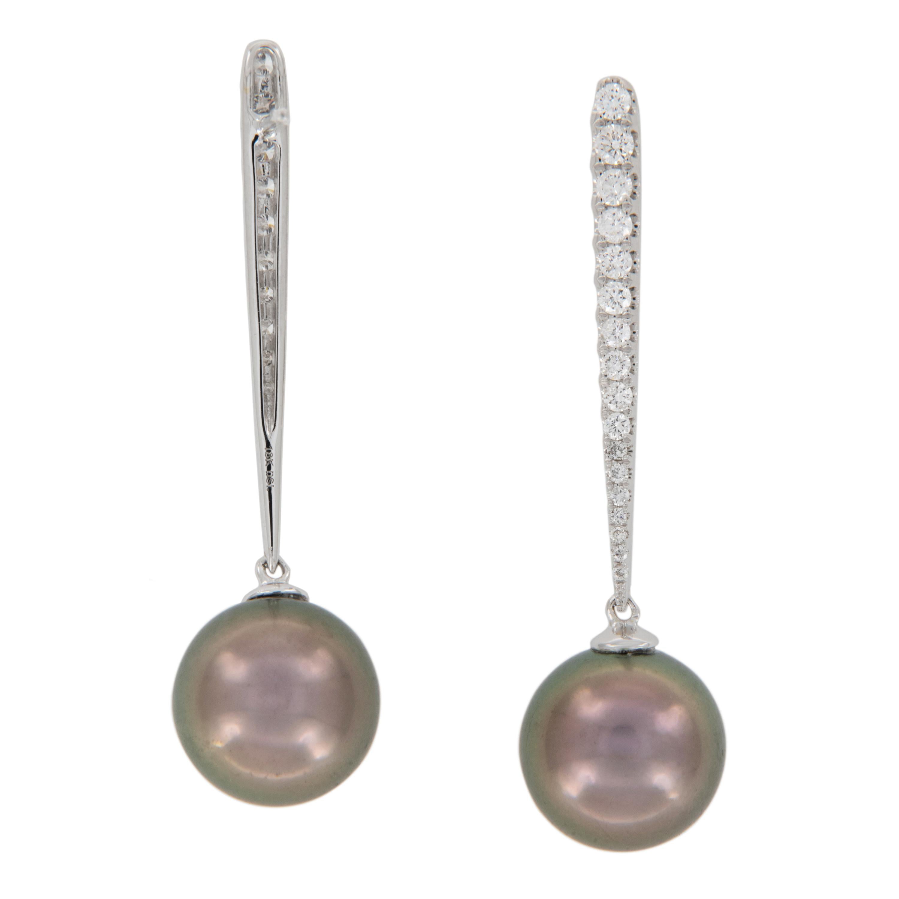 Taglio rotondo Orecchini pendenti con perle nere di Tahiti e diamanti da 0,043 ctw in oro bianco 18 carati in vendita