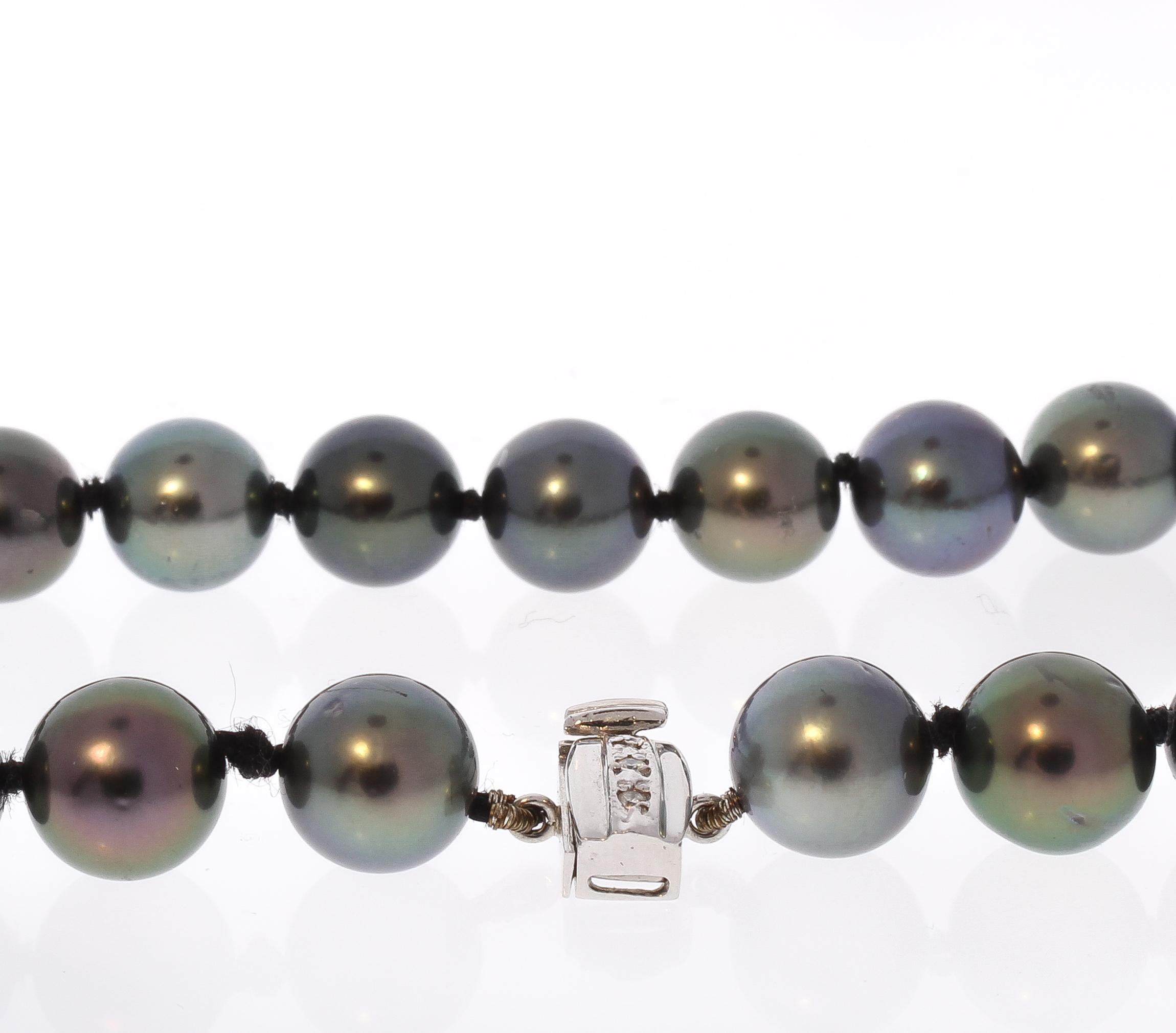 Tahitian Black Pearl and Diamond 14 Karat White Gold Necklace In New Condition In Chicago, IL