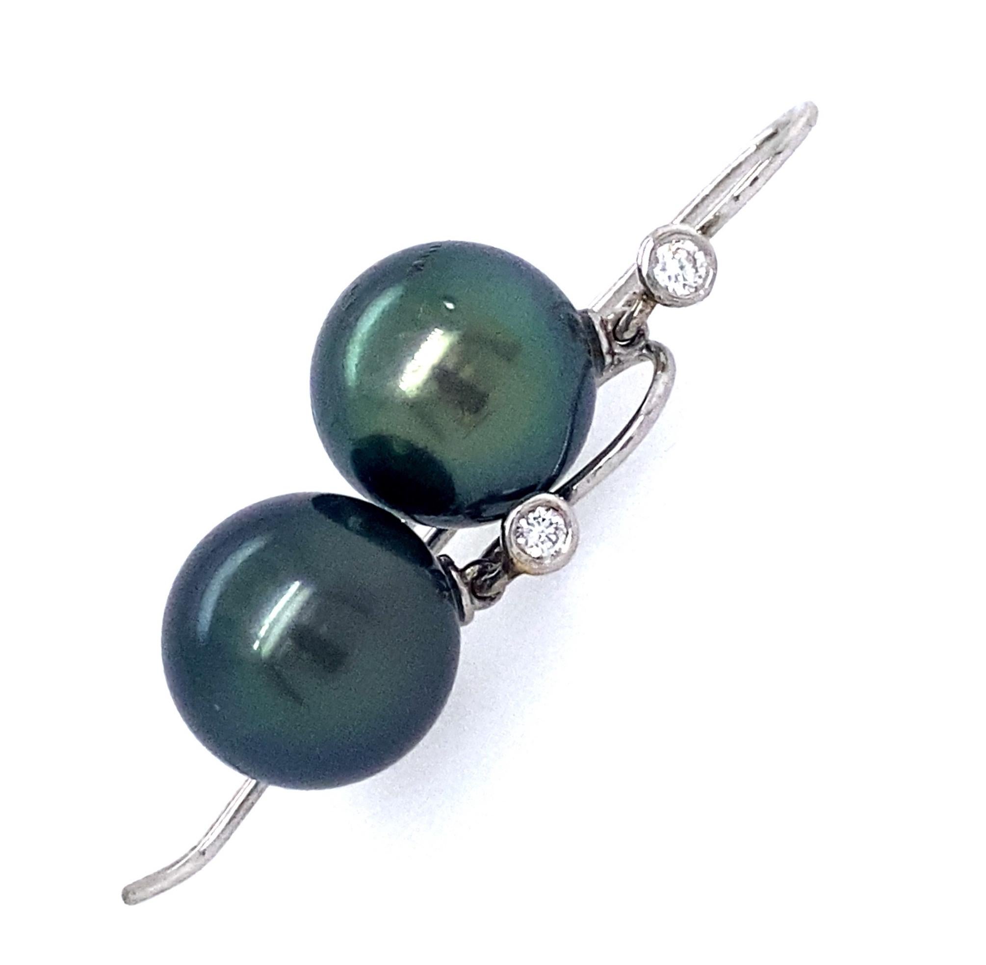 11mm Tahitian Black Pearl and Diamond Shepherds Hook Earrings in White Gold In New Condition For Sale In Sherman Oaks, CA